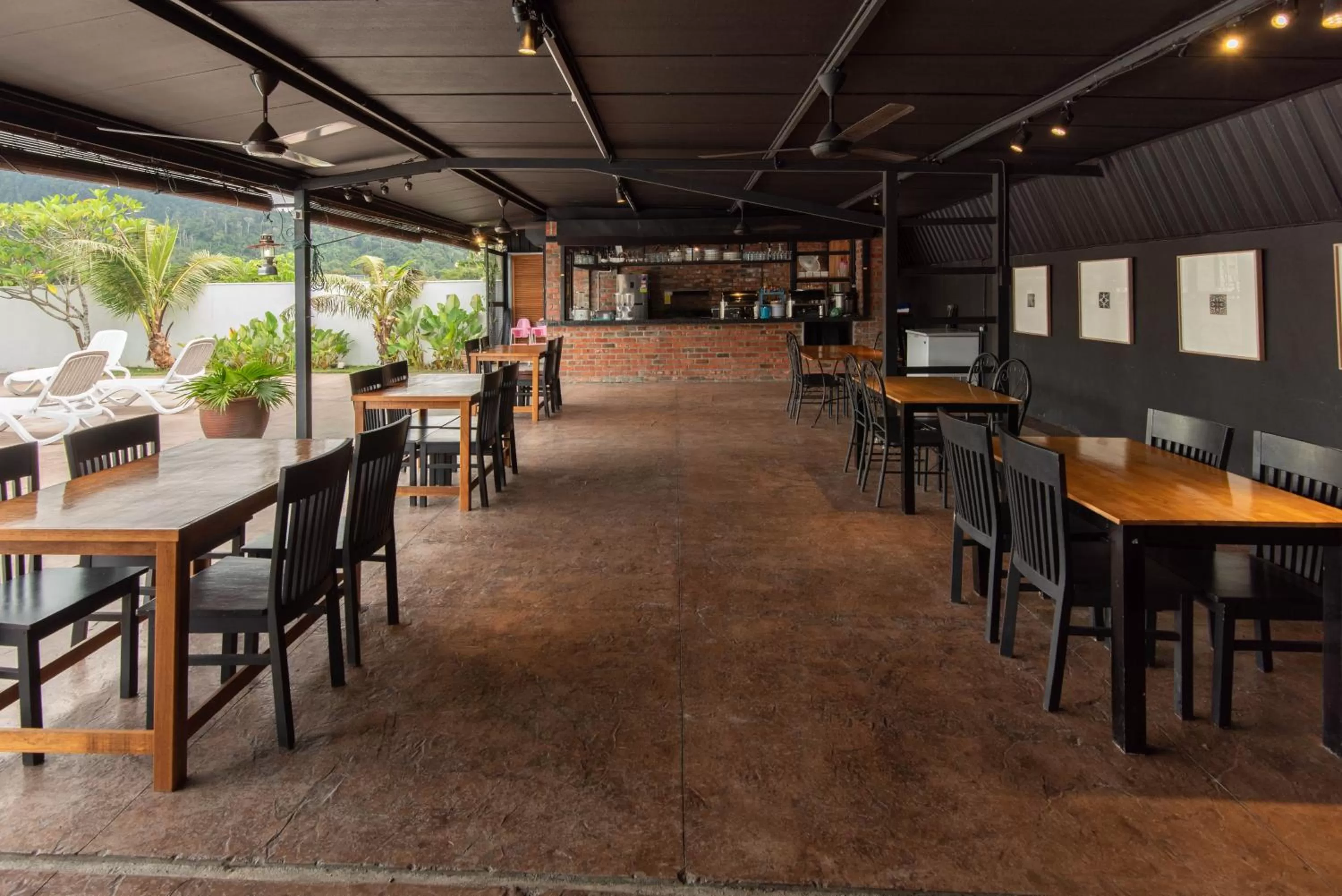 Restaurant/places to eat in Riverra Inn Langkawi