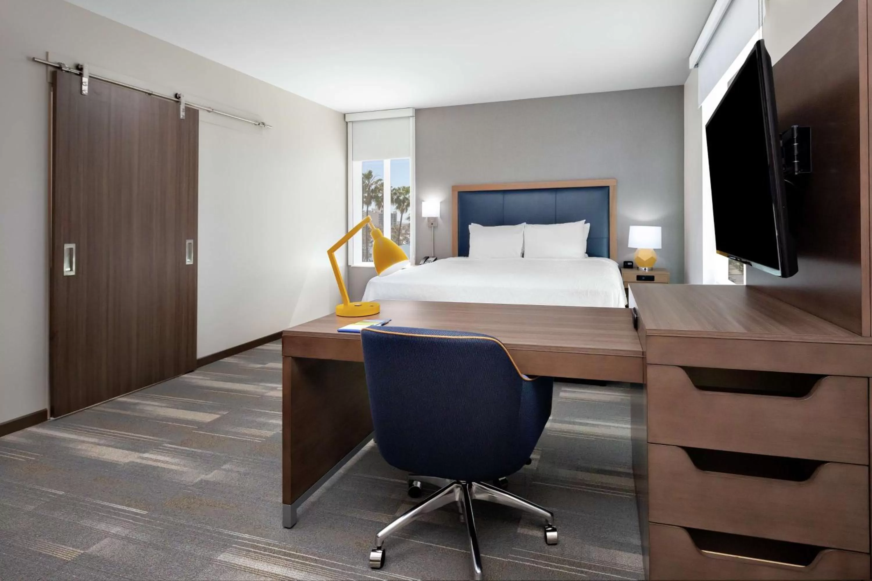 Bedroom, Bed in Hampton Inn & Suites San Diego Airport Liberty Station