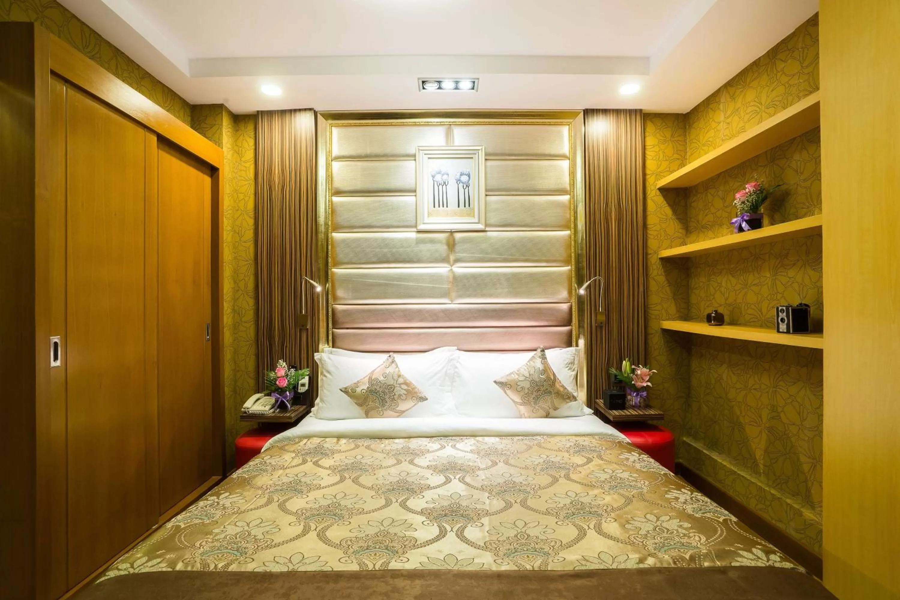 Photo of the whole room in Best Western Chinatown Hotel