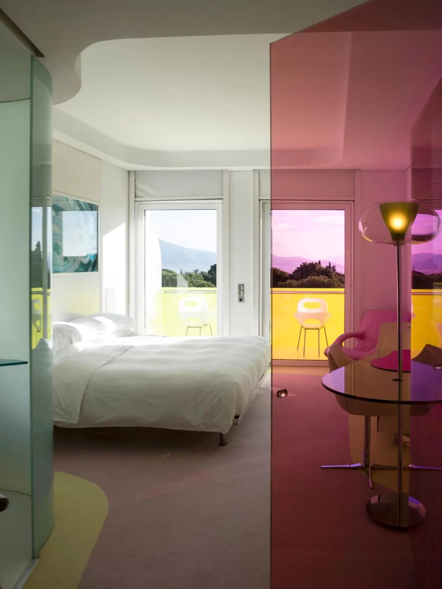 Photo of the whole room, Bed in Semiramis