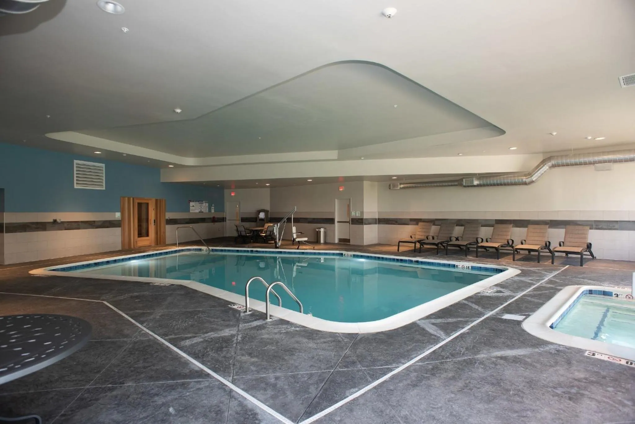 Swimming pool in Candlewood Suites - Joliet Southwest by IHG