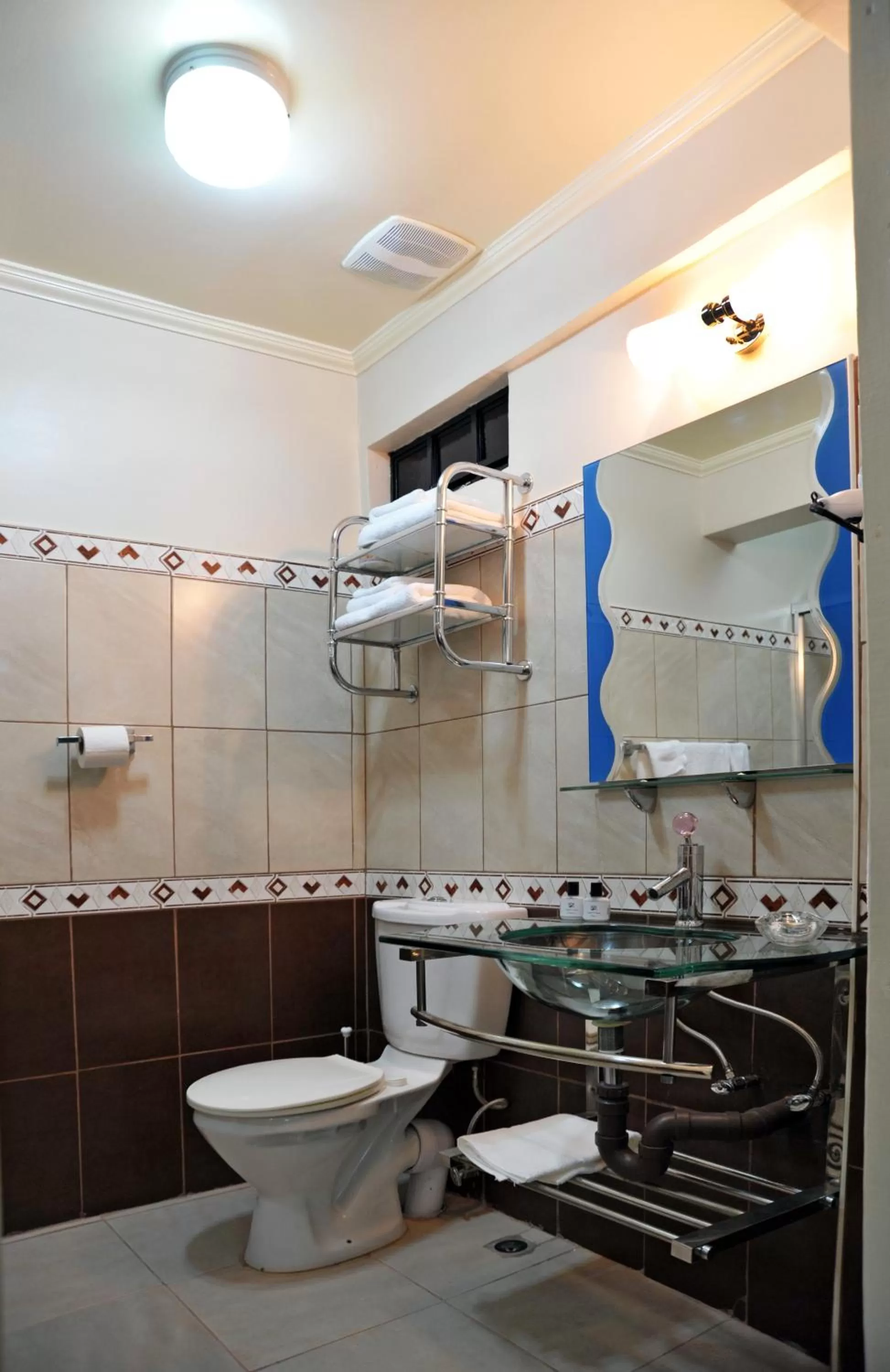 Kitchen/Kitchenette in Culture Crossroads Inn