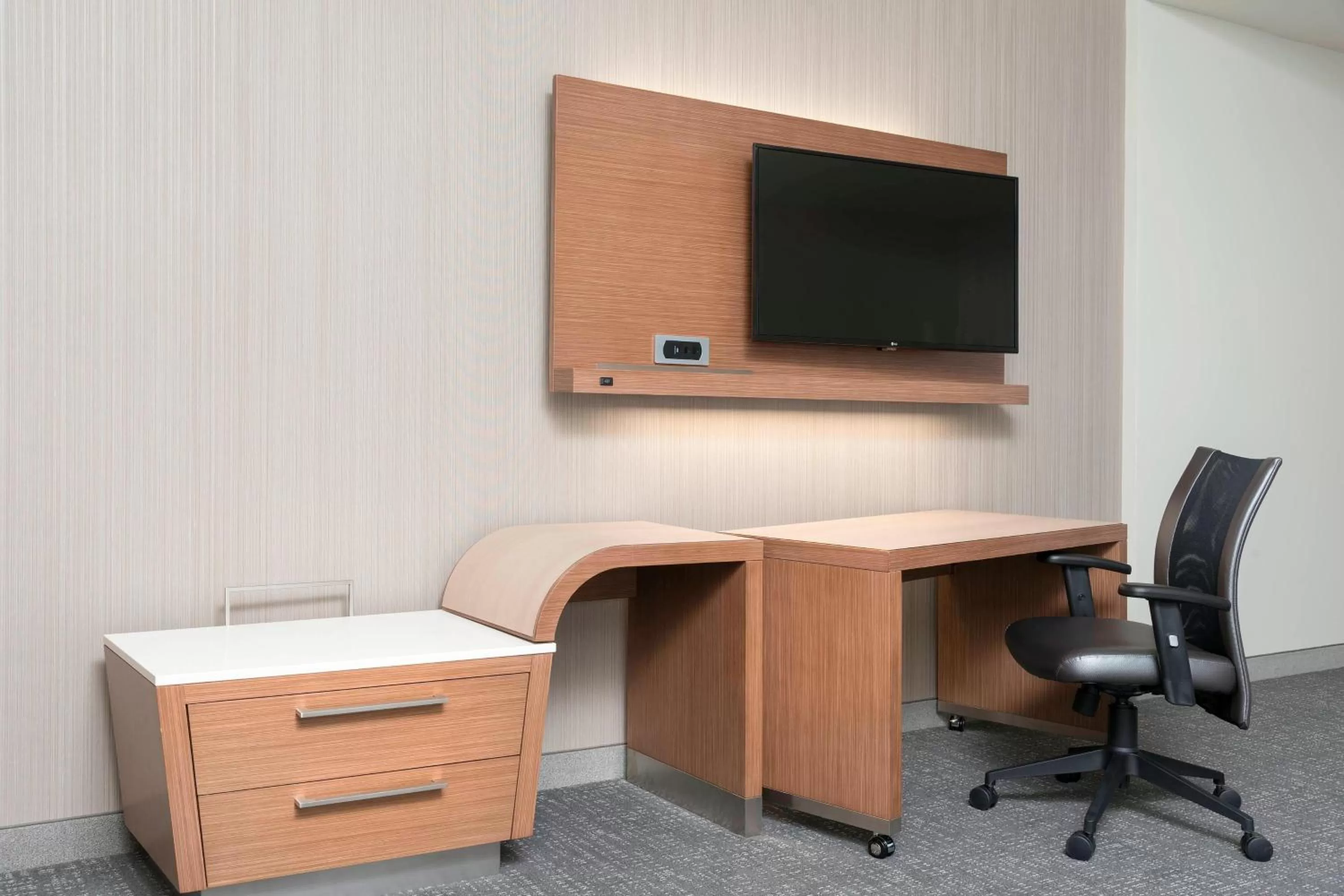 Photo of the whole room in Courtyard by Marriott Mt. Pleasant at Central Michigan University