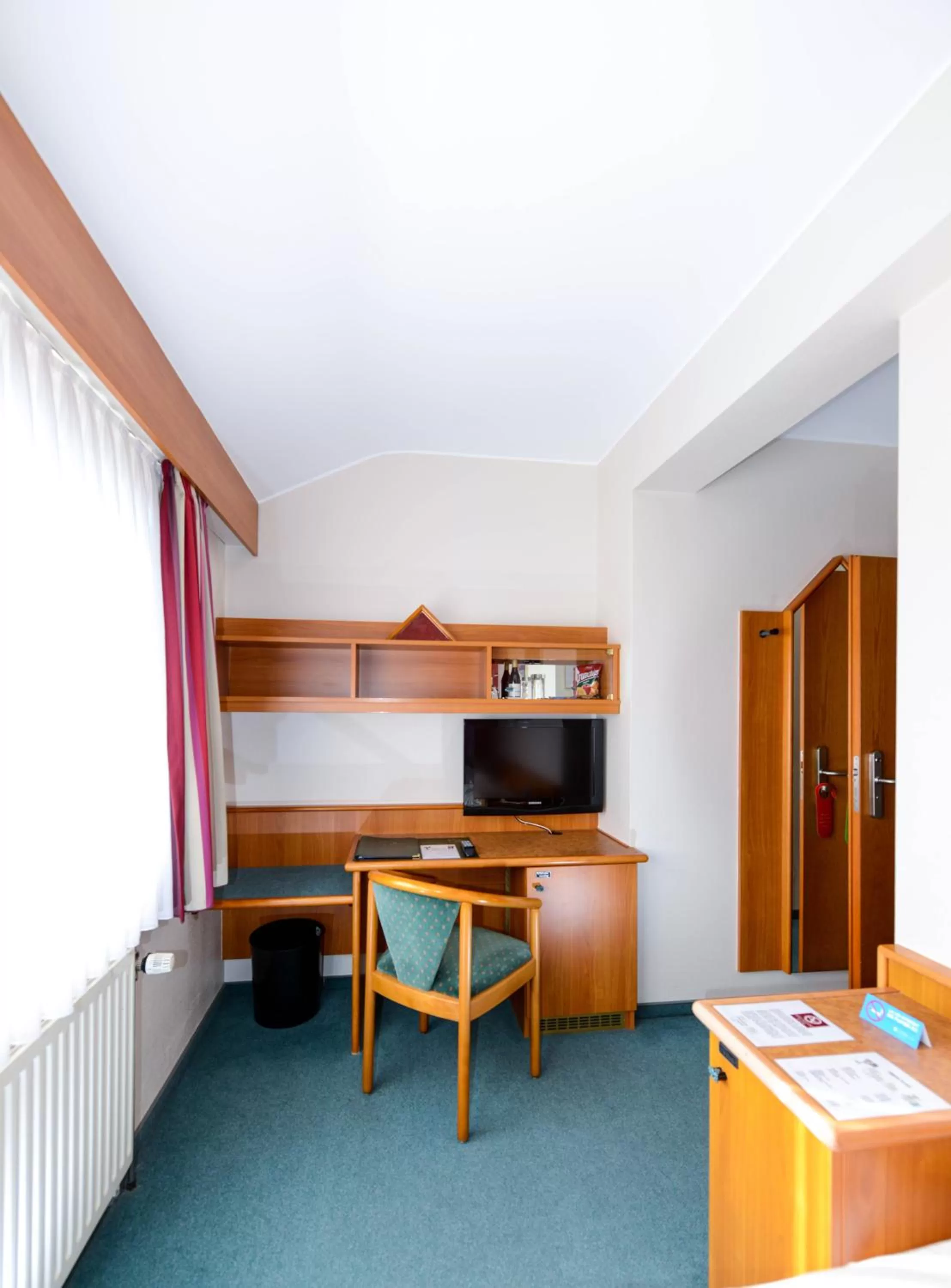 TV and multimedia in Hotel Christophe Colomb