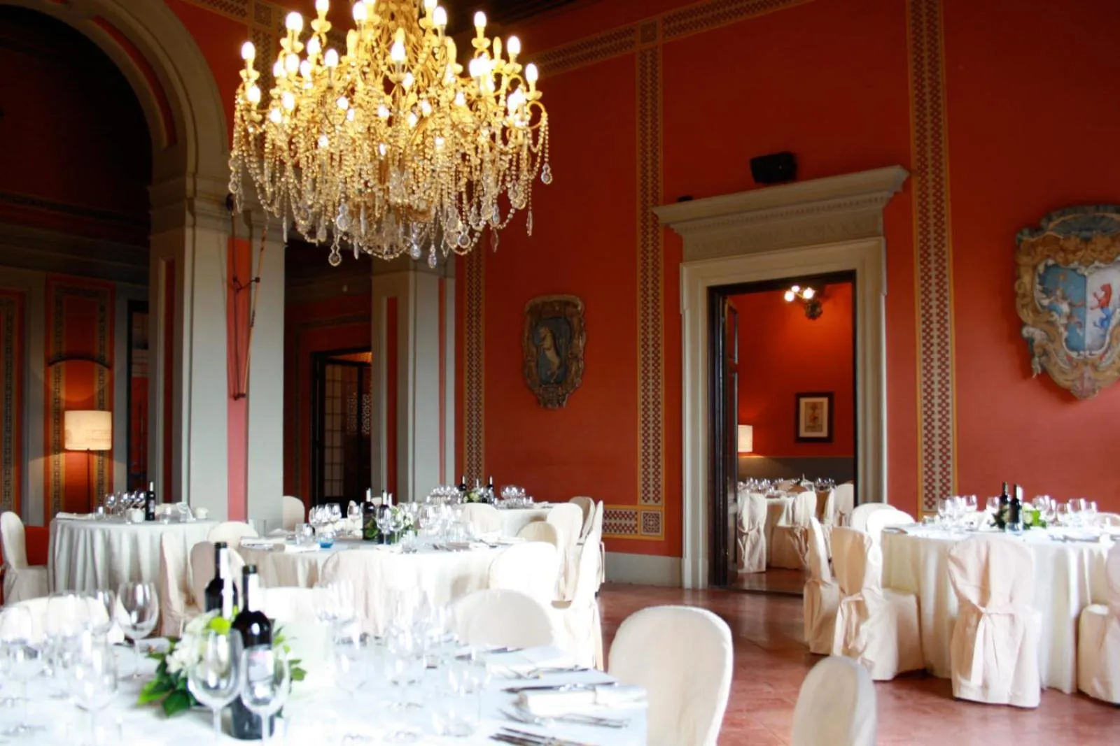 Restaurant/places to eat in Villa Pitiana