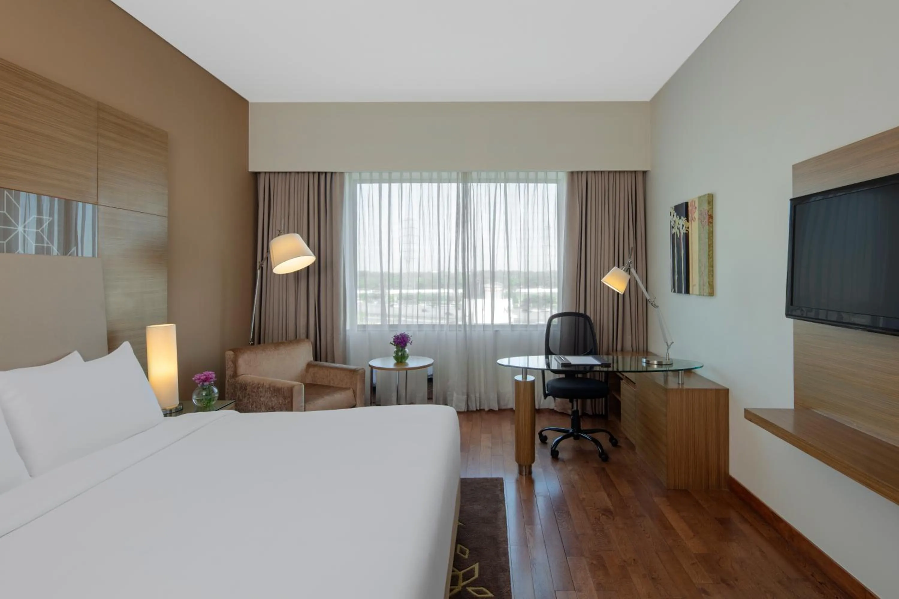 Bedroom, Bed in Radisson Gurugram Udyog Vihar