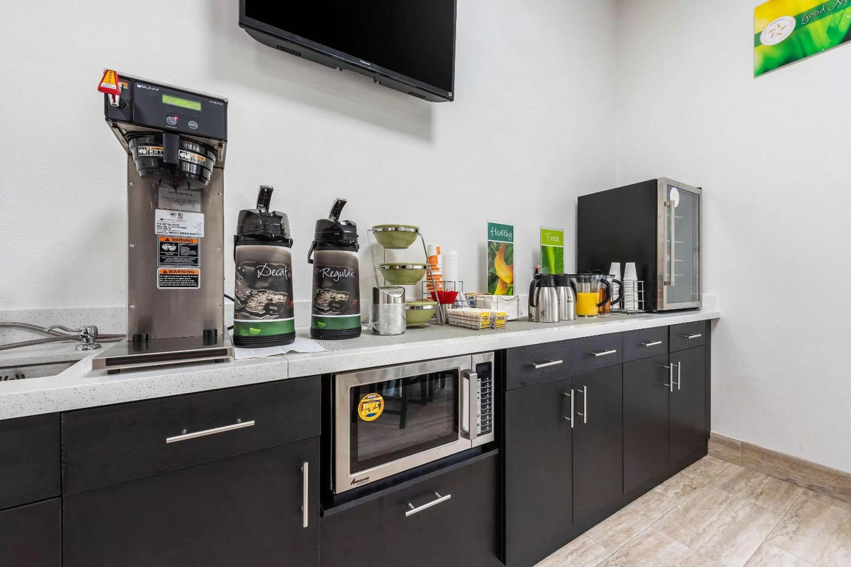 Restaurant/places to eat in Quality Inn Coraopolis