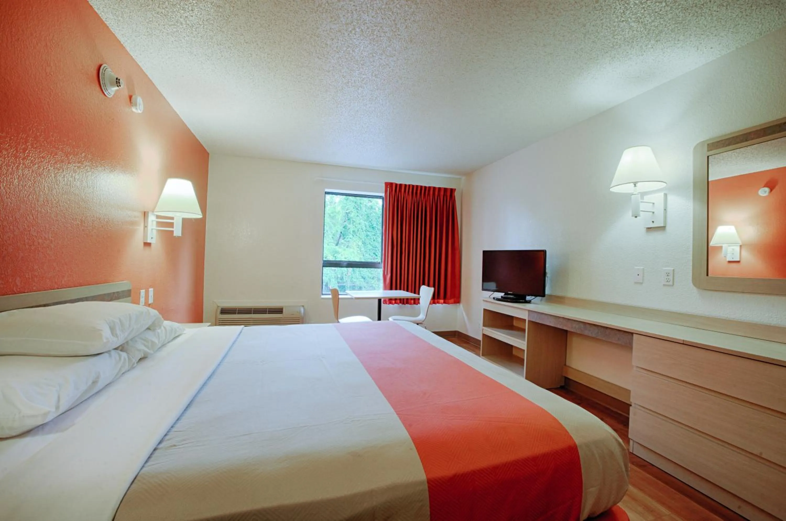 Bedroom, Bed in Motel 6-Albany, NY