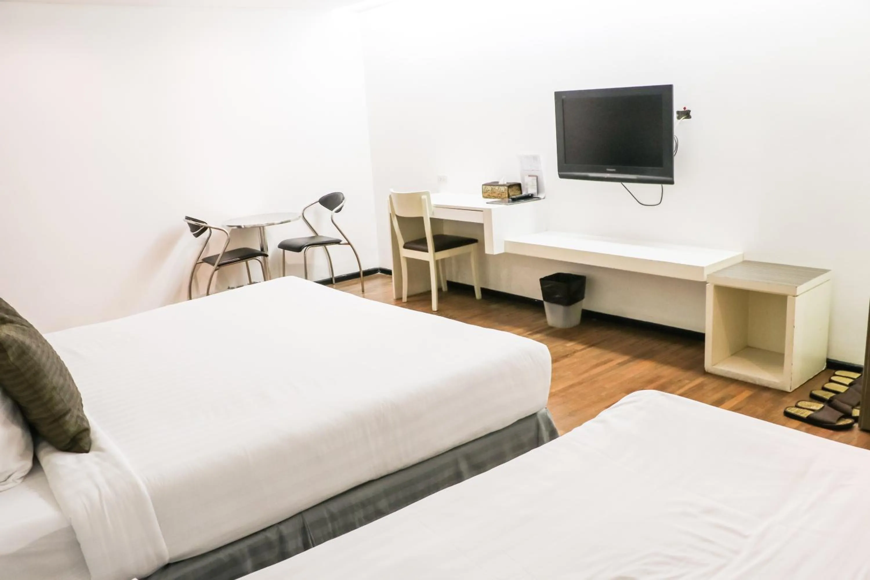 Seating area, Bed in The Mini R Ratchada