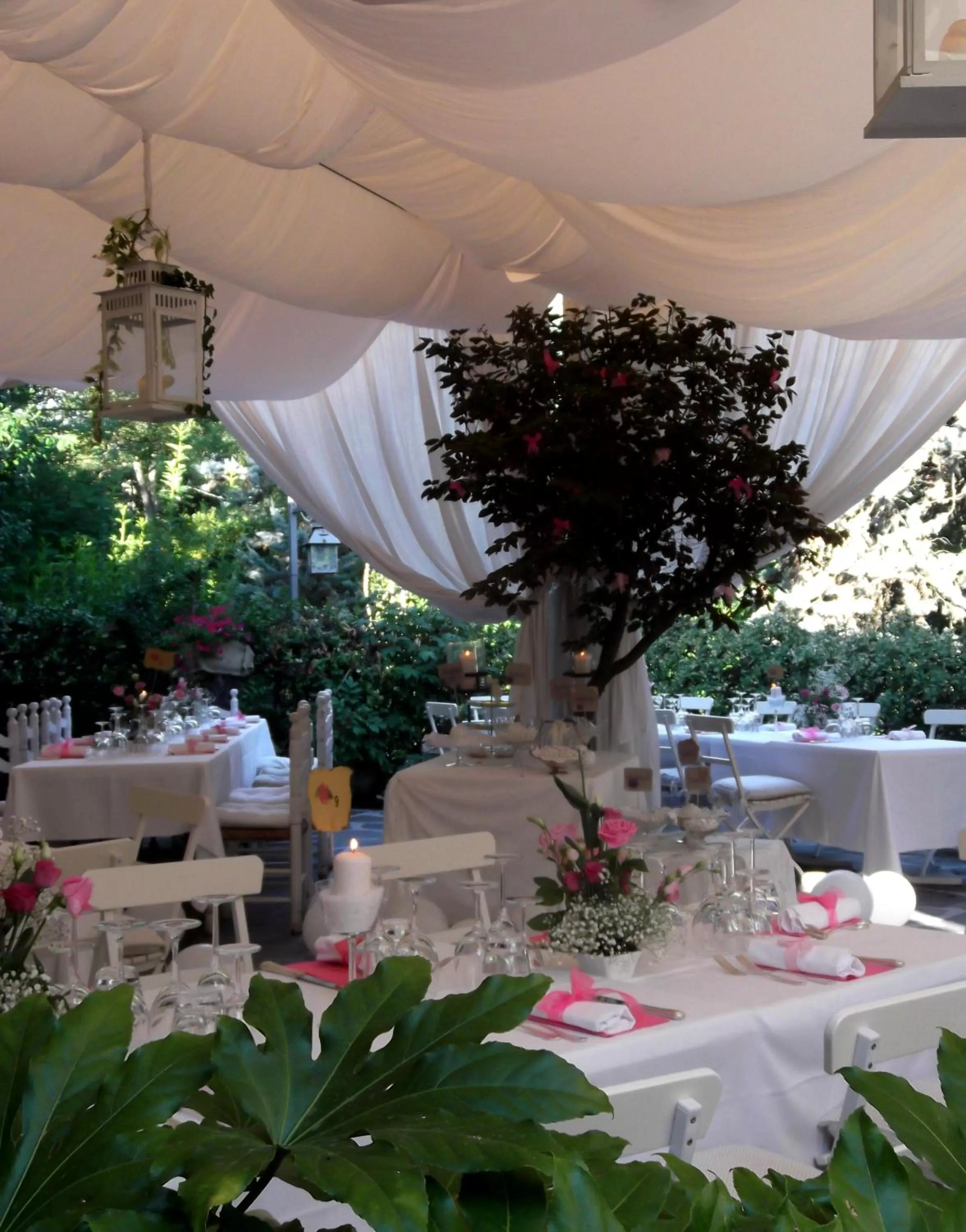 Restaurant/places to eat in Le Querce Hotel