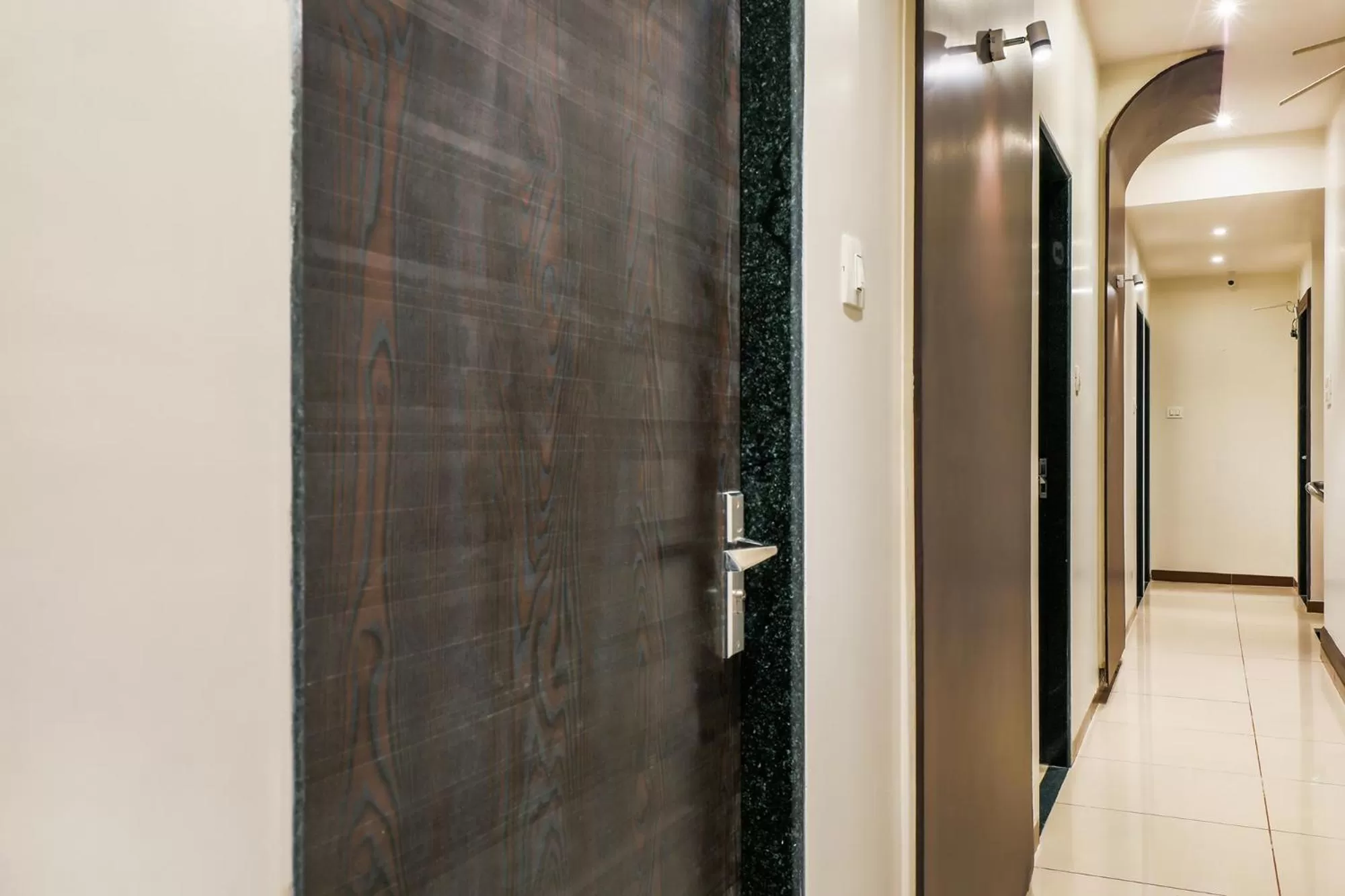 Lobby or reception in FabExpress Adore Inn - Nr Mumbai International Airport