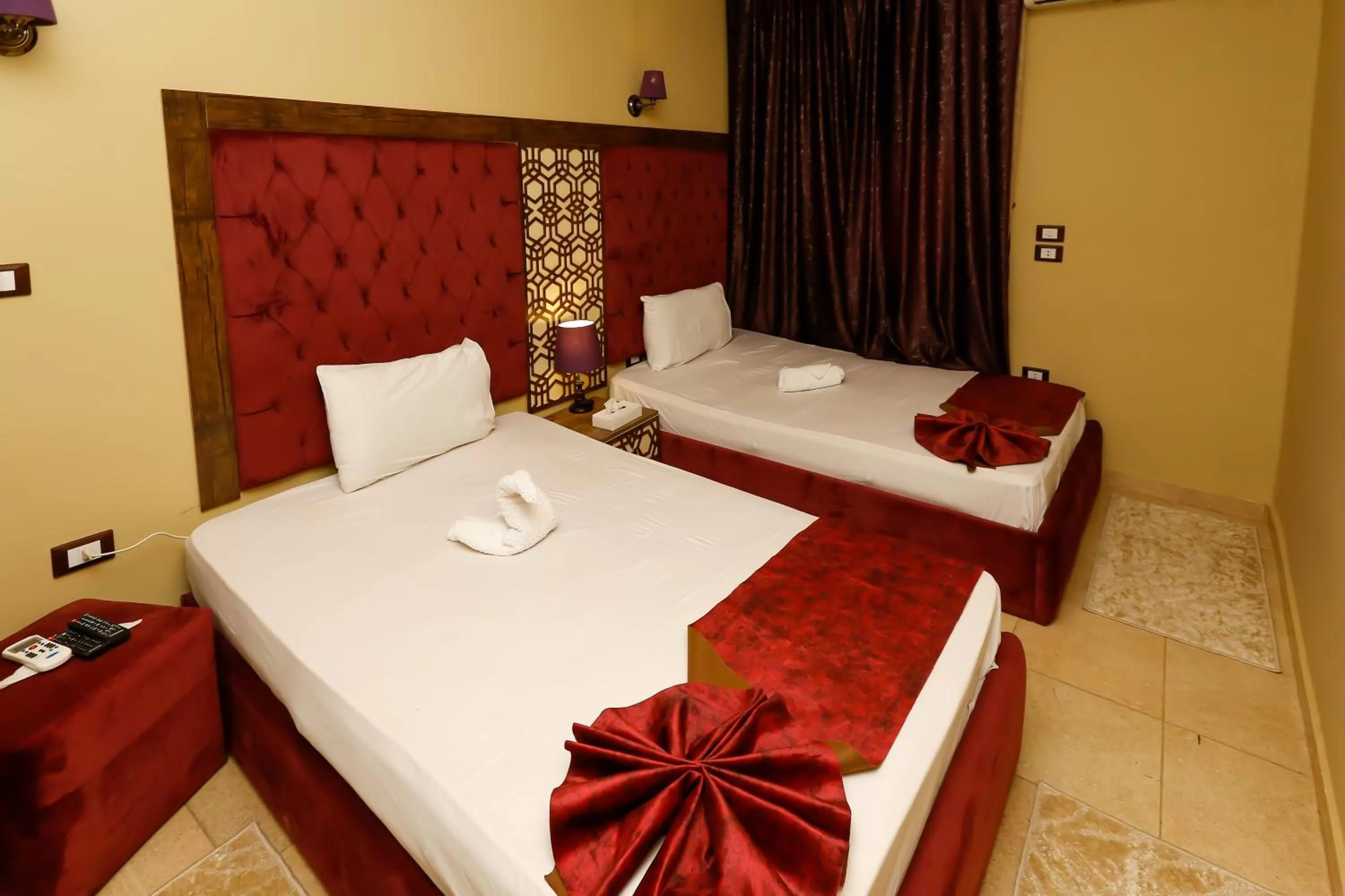 Bed in King Cheops Inn - Pyramid View