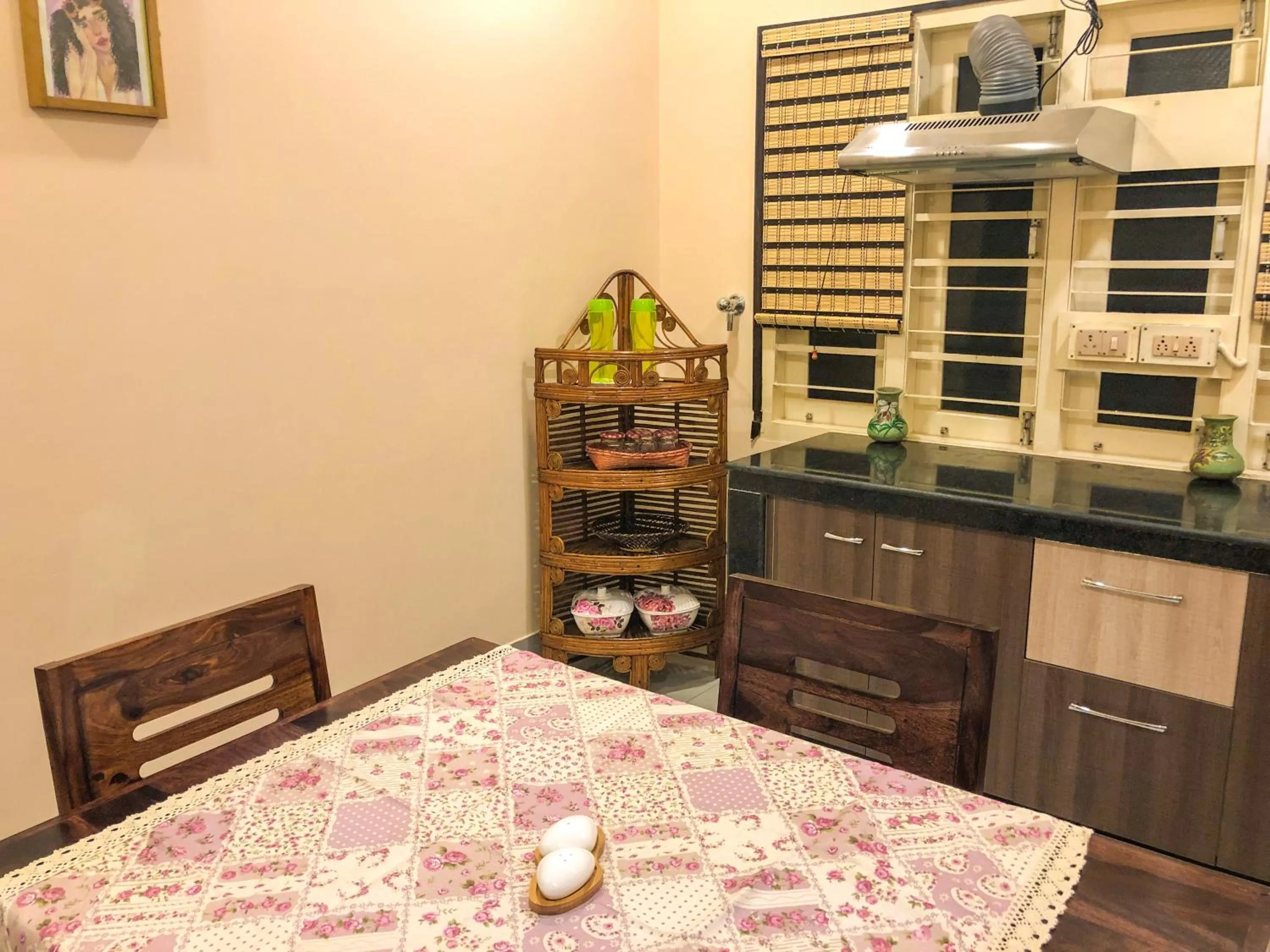 Restaurant/places to eat in Bougainvillea