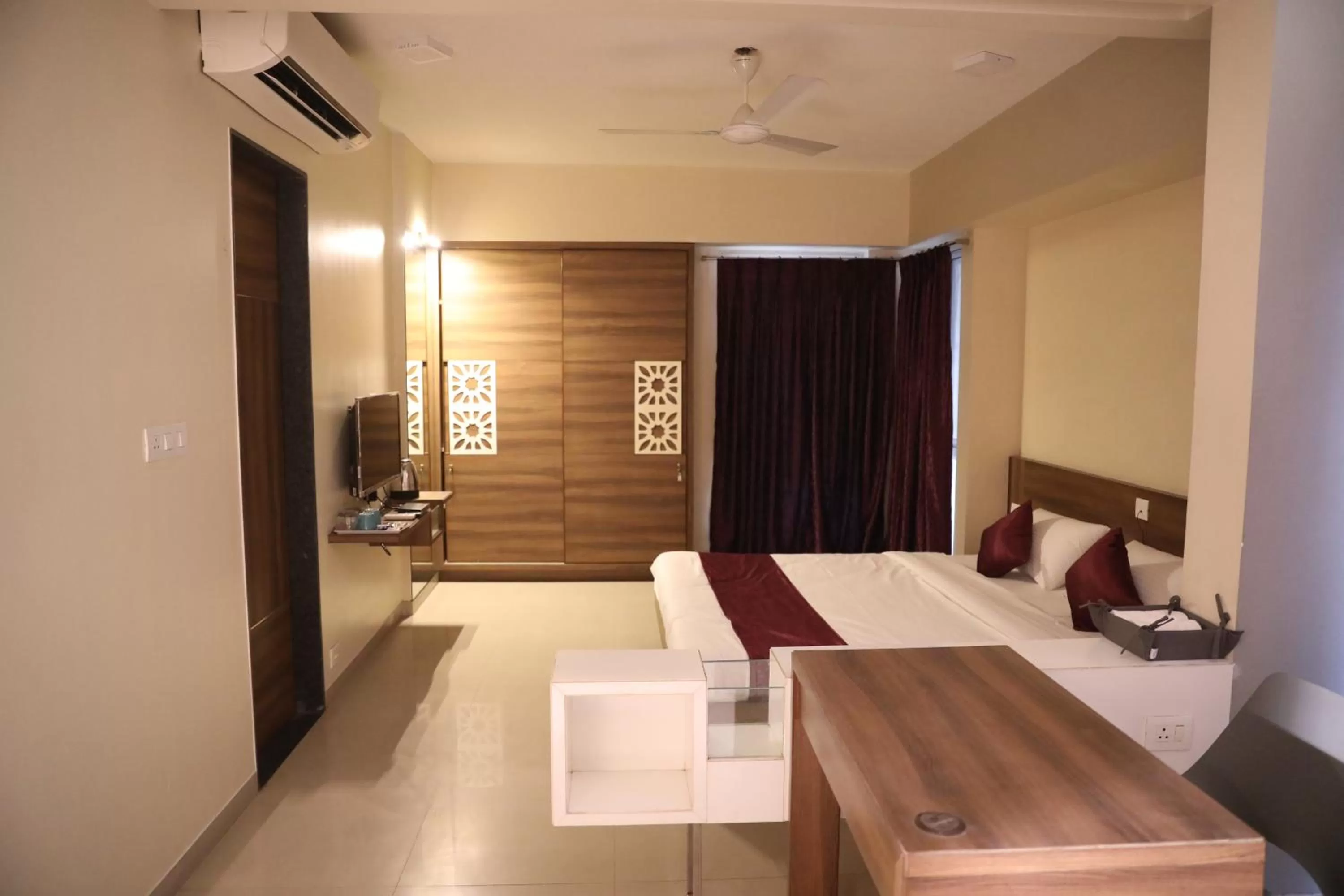 Photo of the whole room in AUHTEL Baner