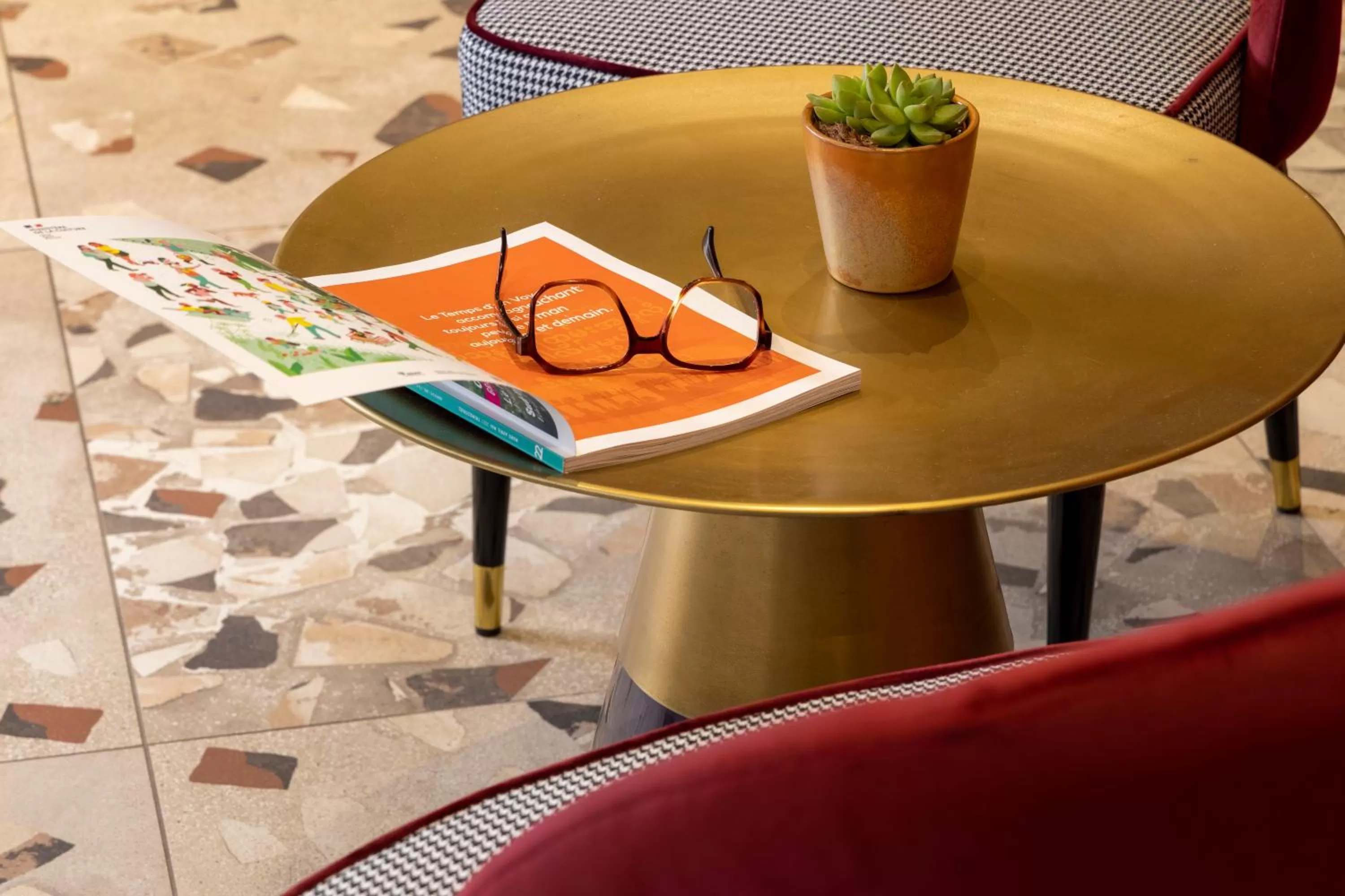 Seating area in Hôtel De La Paix