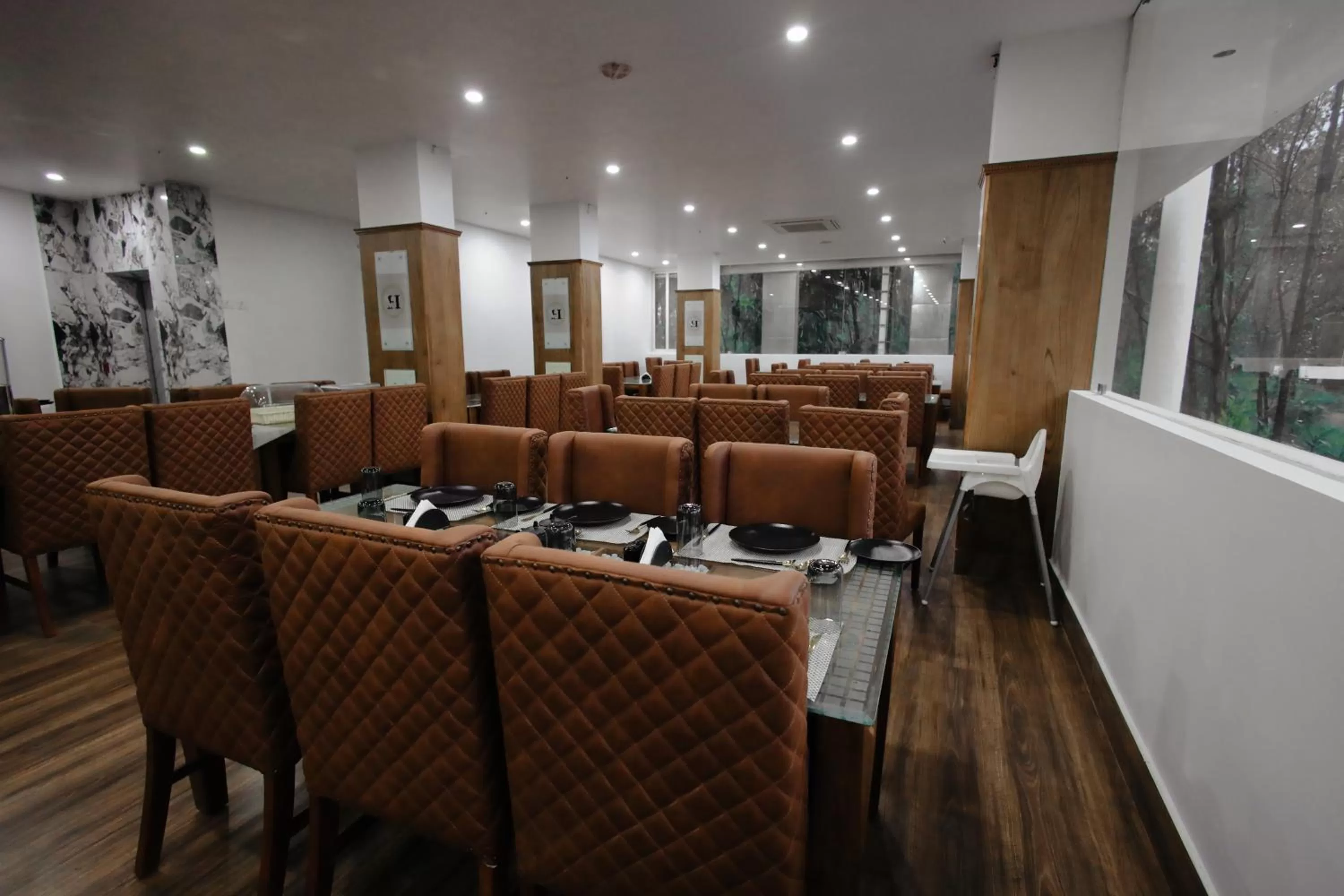 Restaurant/places to eat in HOTEL WHITE HOUSE, Munnar