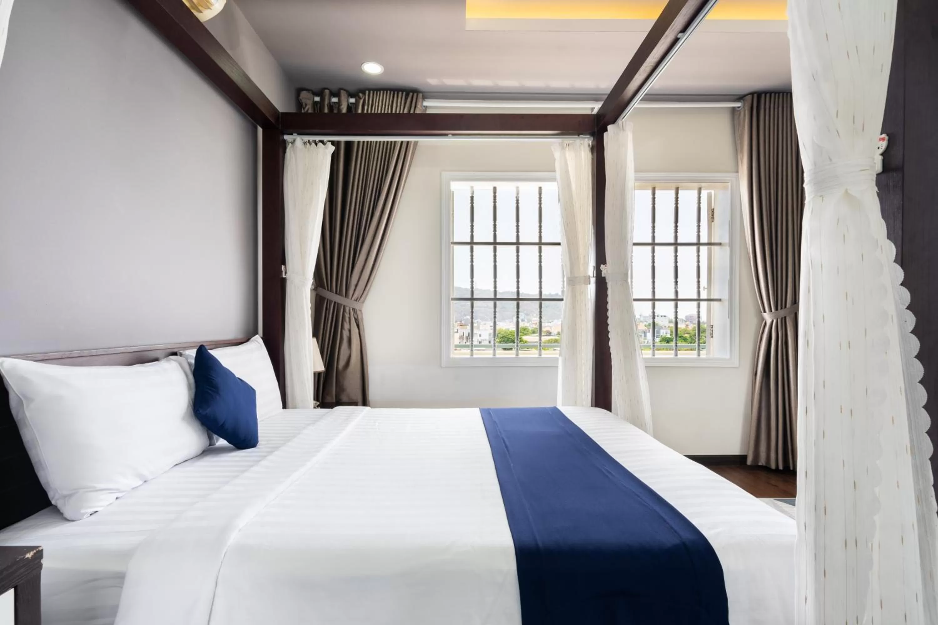 Bed in Central Hotel by Joi Hospitality