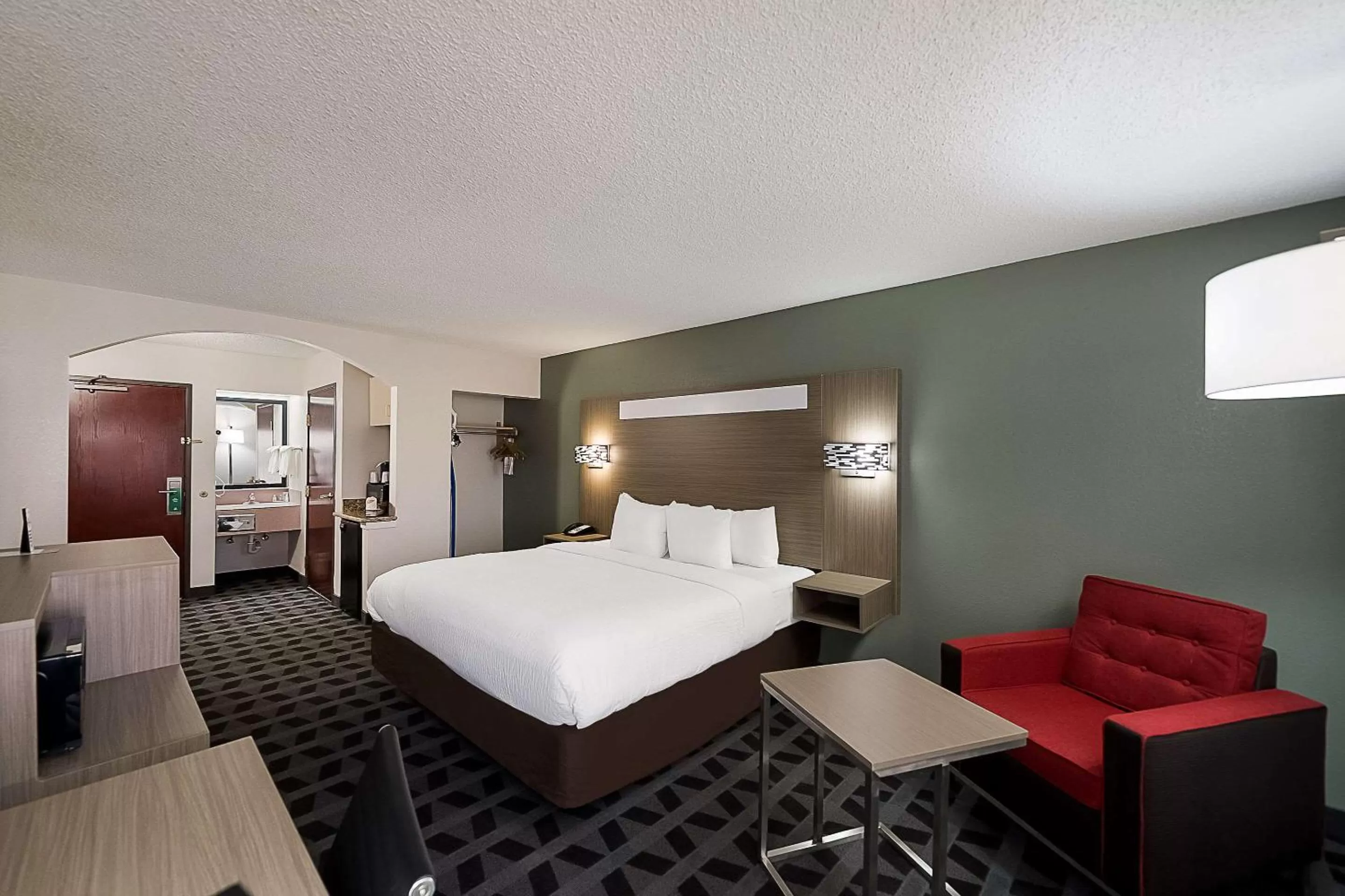 Bedroom, Bed in Quality Inn & Suites Irving DFW Airport South