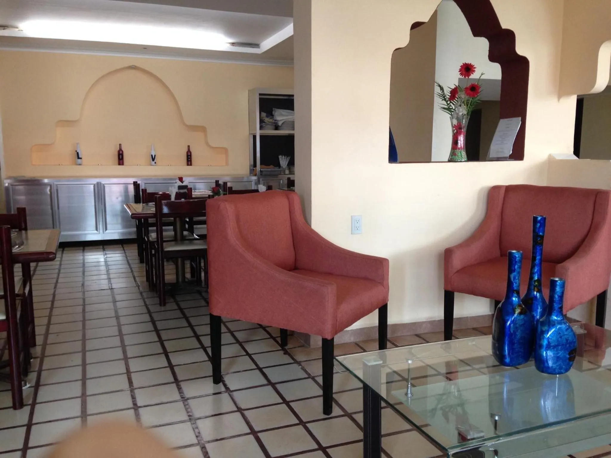 Restaurant/places to eat in Hotel Moreno