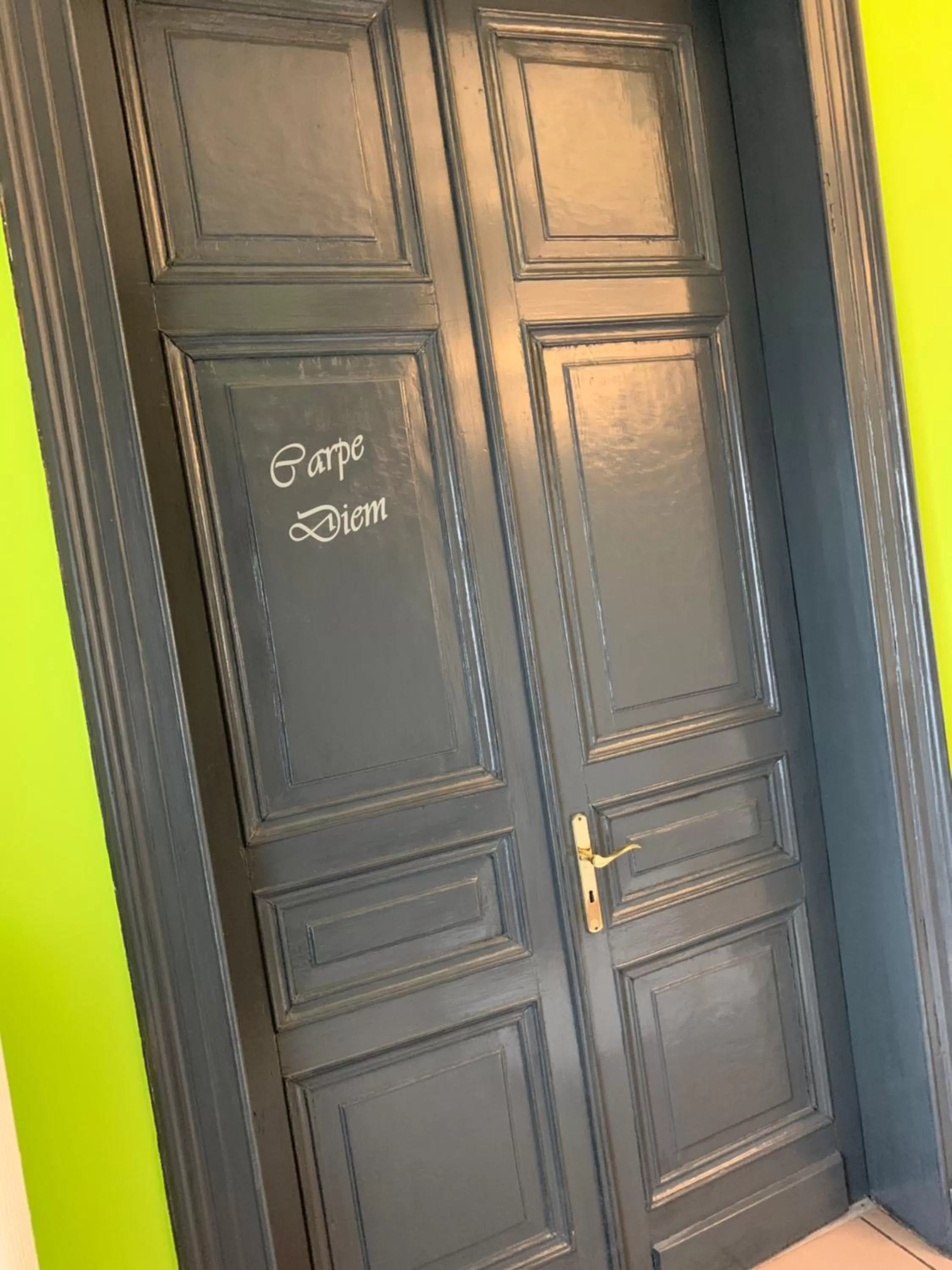 Facade/entrance in Carpe Diem