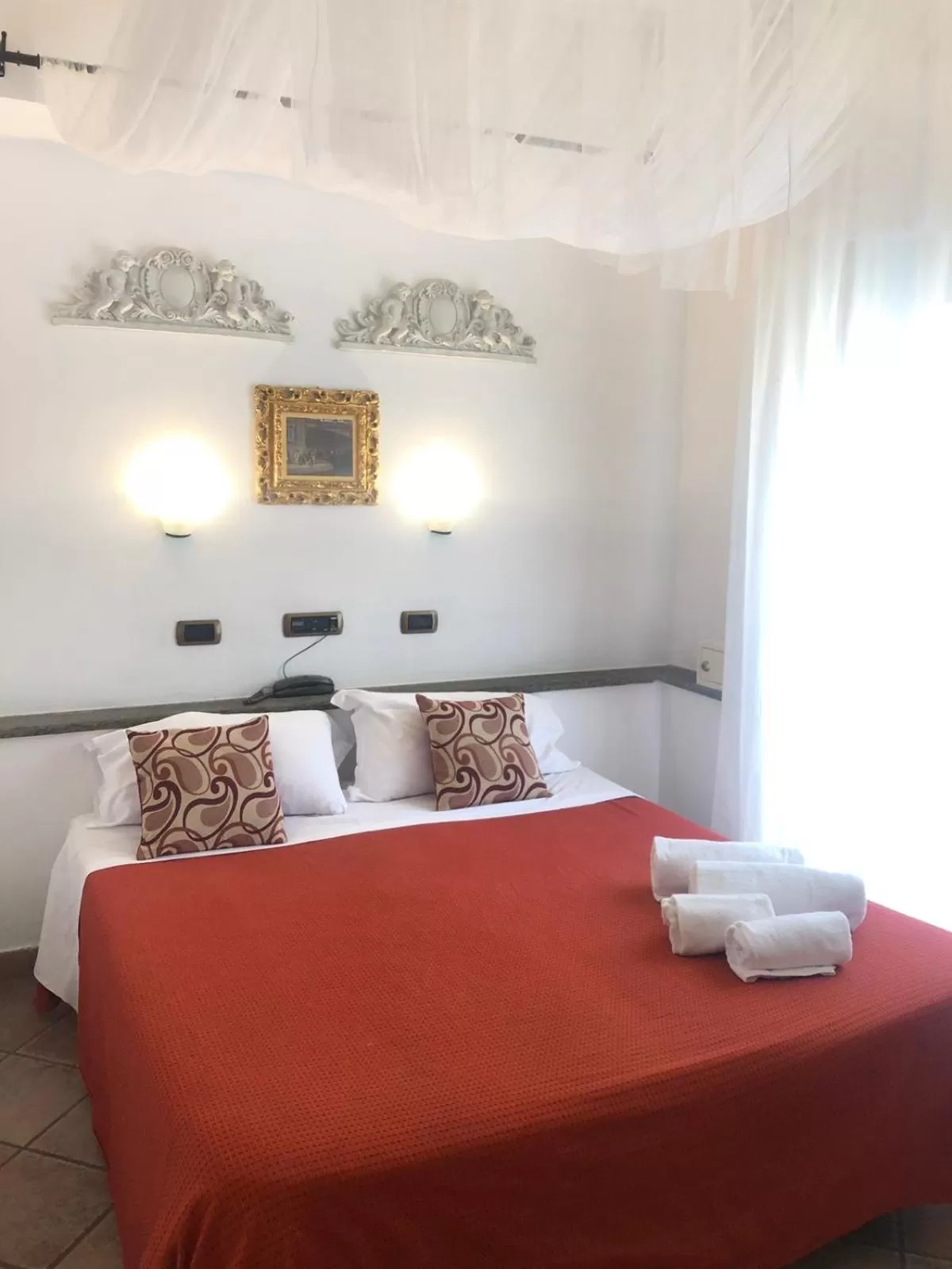 Photo of the whole room, Bed in Hotel Europeo Napoli