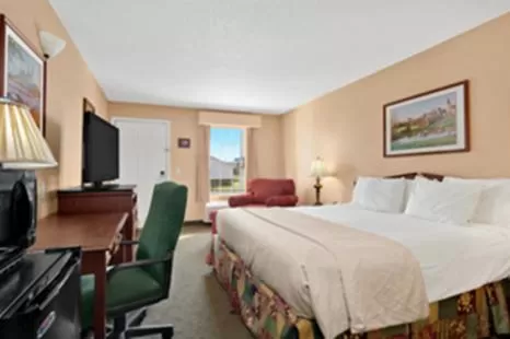 King Room - Non-Smoking in Quality Inn Vicksburg