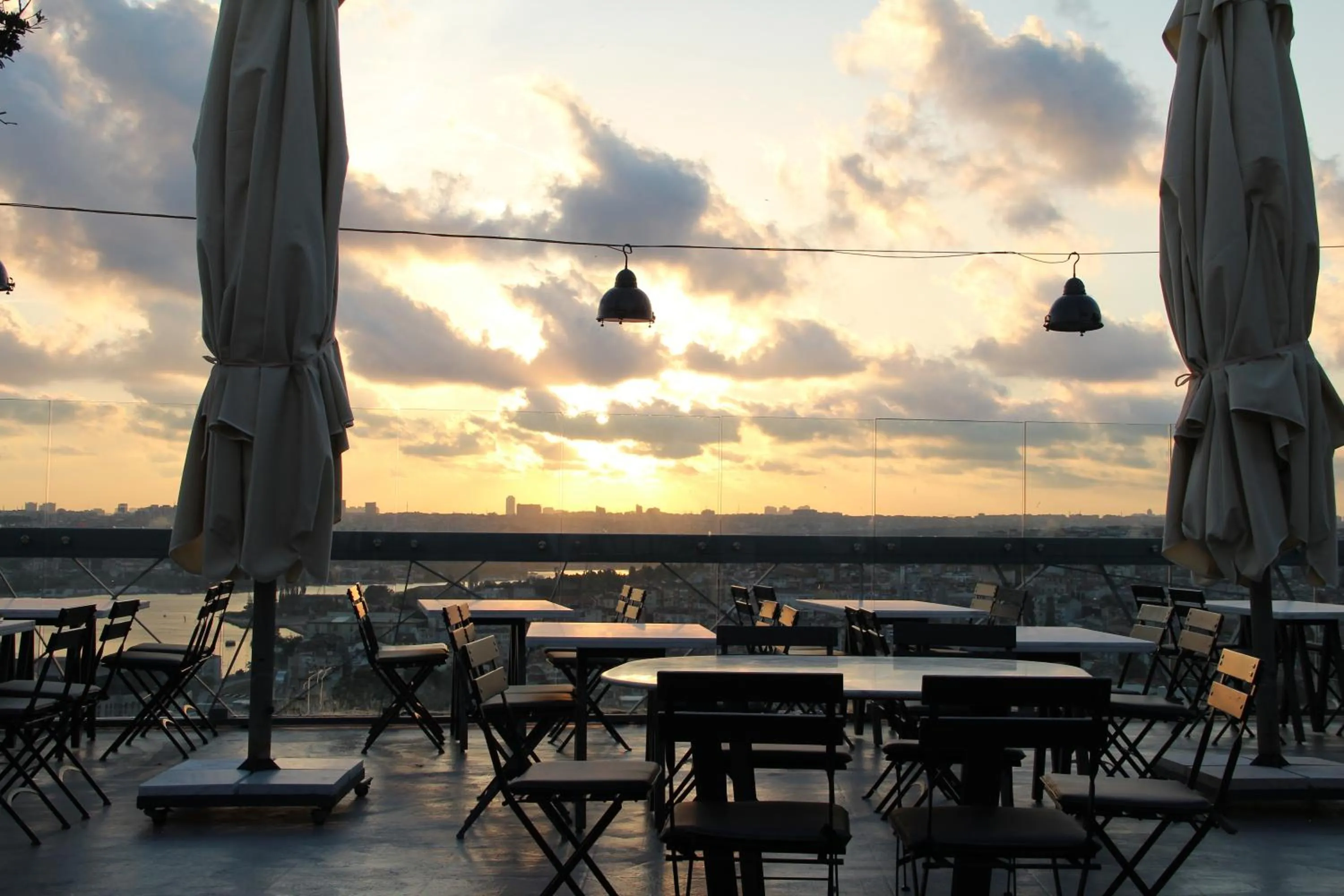 Restaurant/places to eat in Tulip City Hotel & Spa