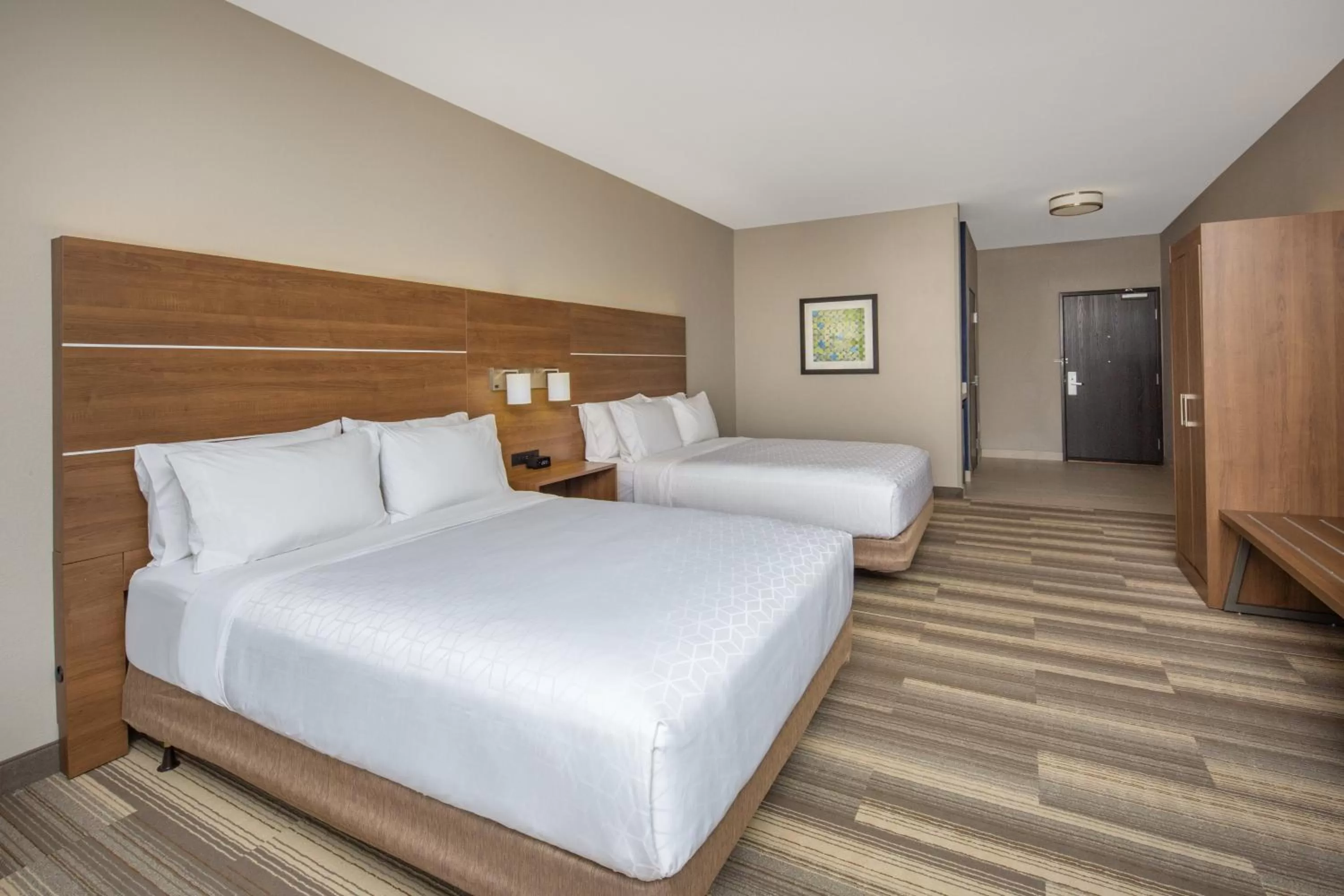 Photo of the whole room, Bed in Holiday Inn Express Surprise by IHG