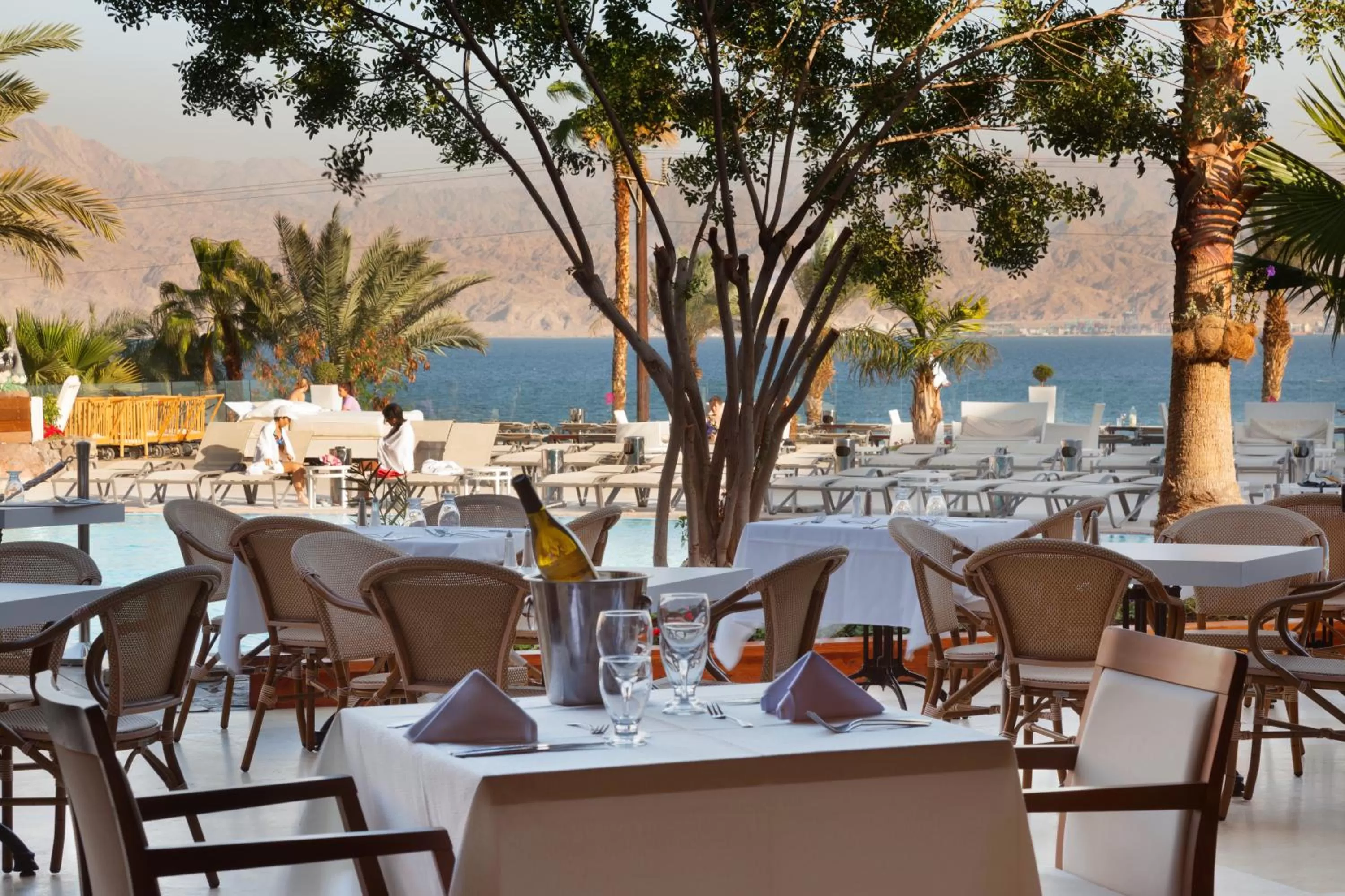 Restaurant/places to eat in Herbert Samuel Royal Shangri-La Eilat