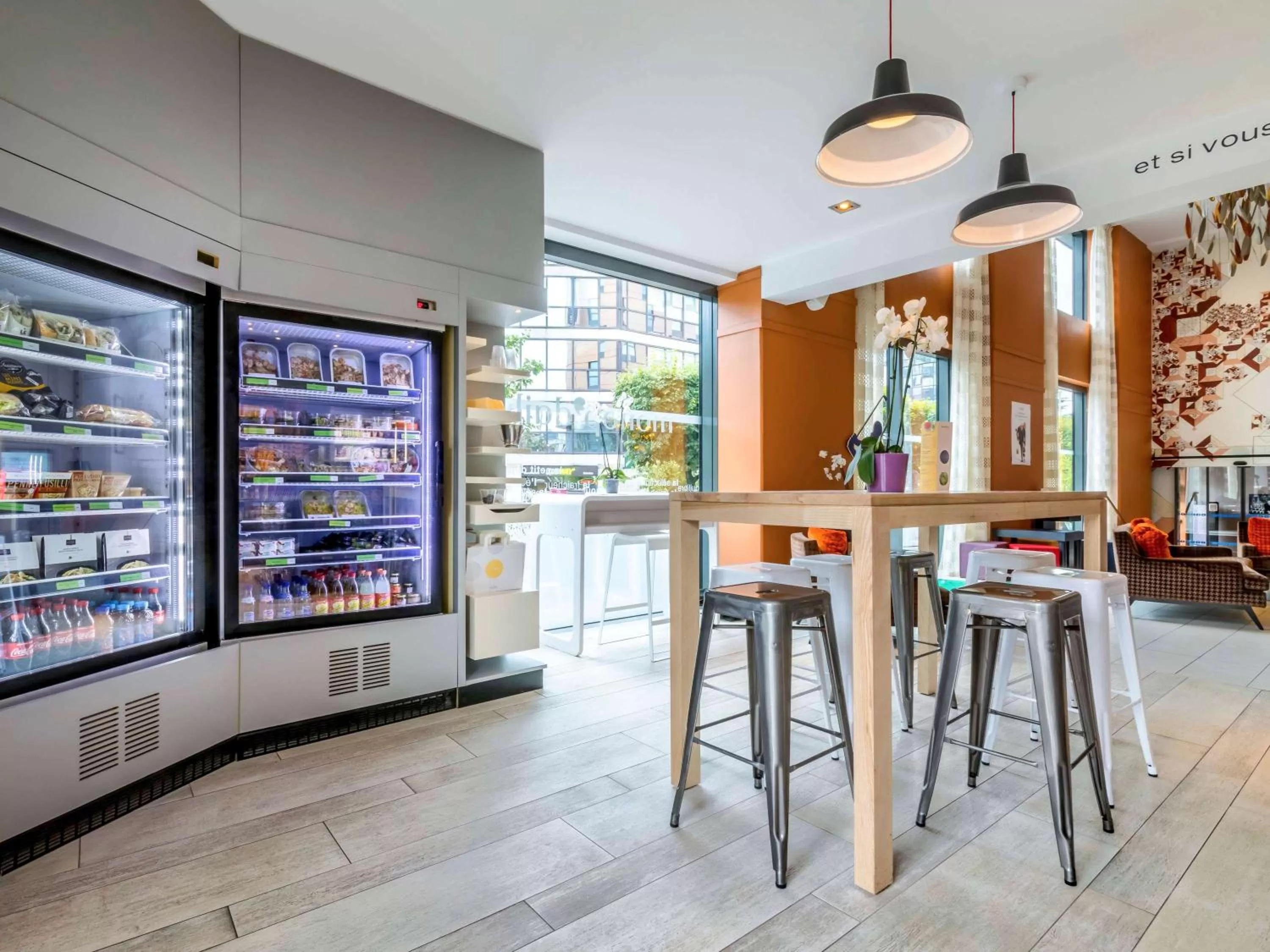 Restaurant/places to eat in Novotel Suites Paris Issy Les Moulineaux