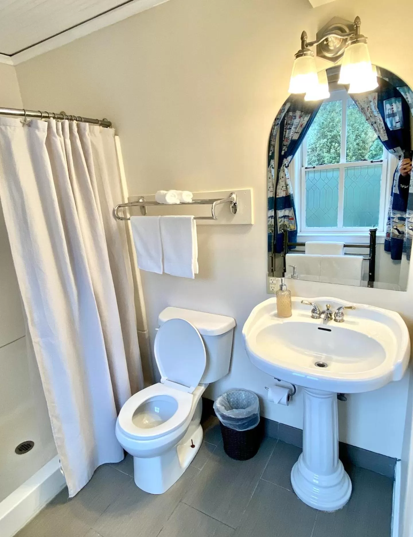 Shower in Orcas Hotel