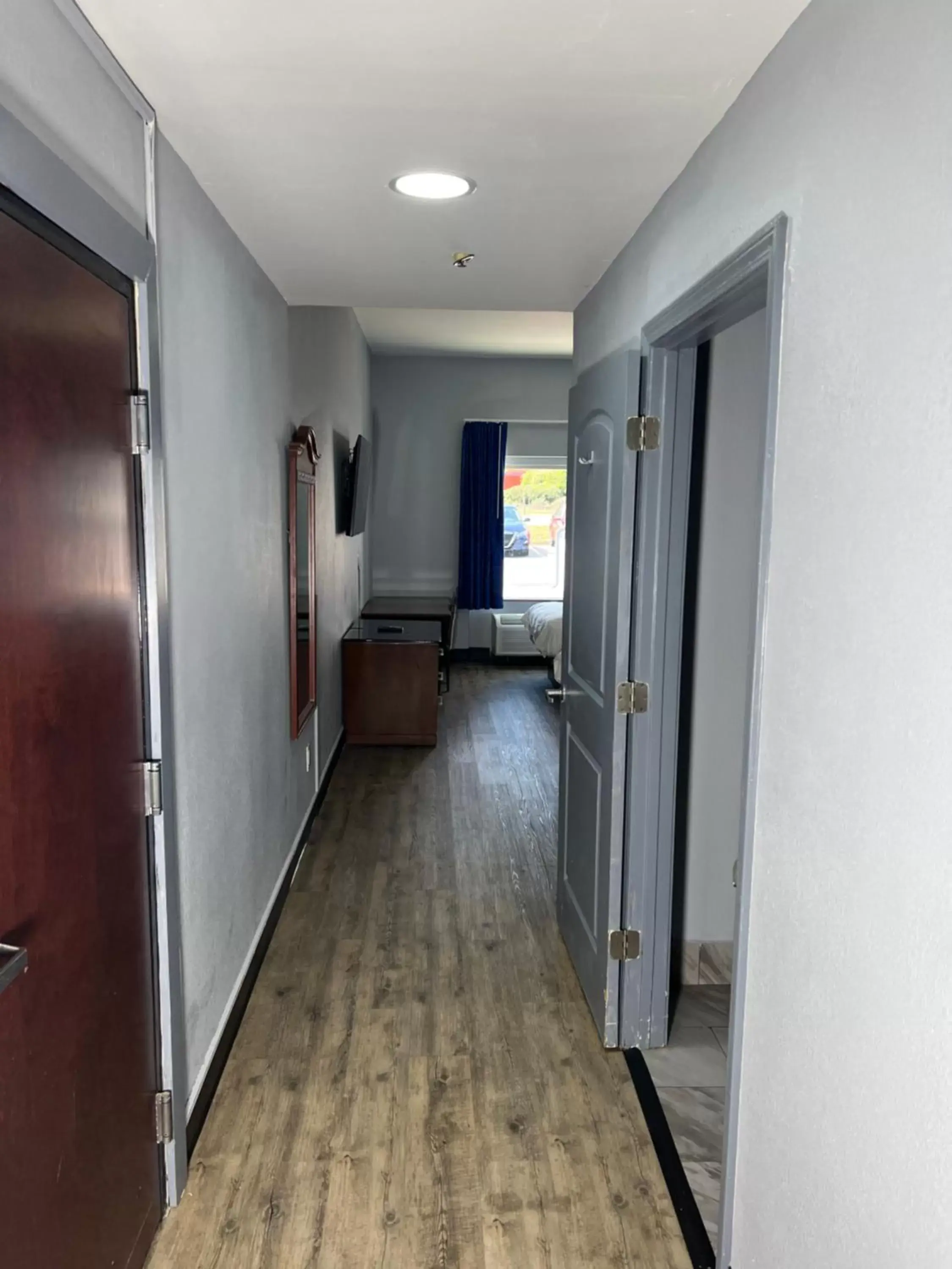 Deluxe King Room in Jamestown inn & Suites Deluxe King Room in Jamestown inn & Suites