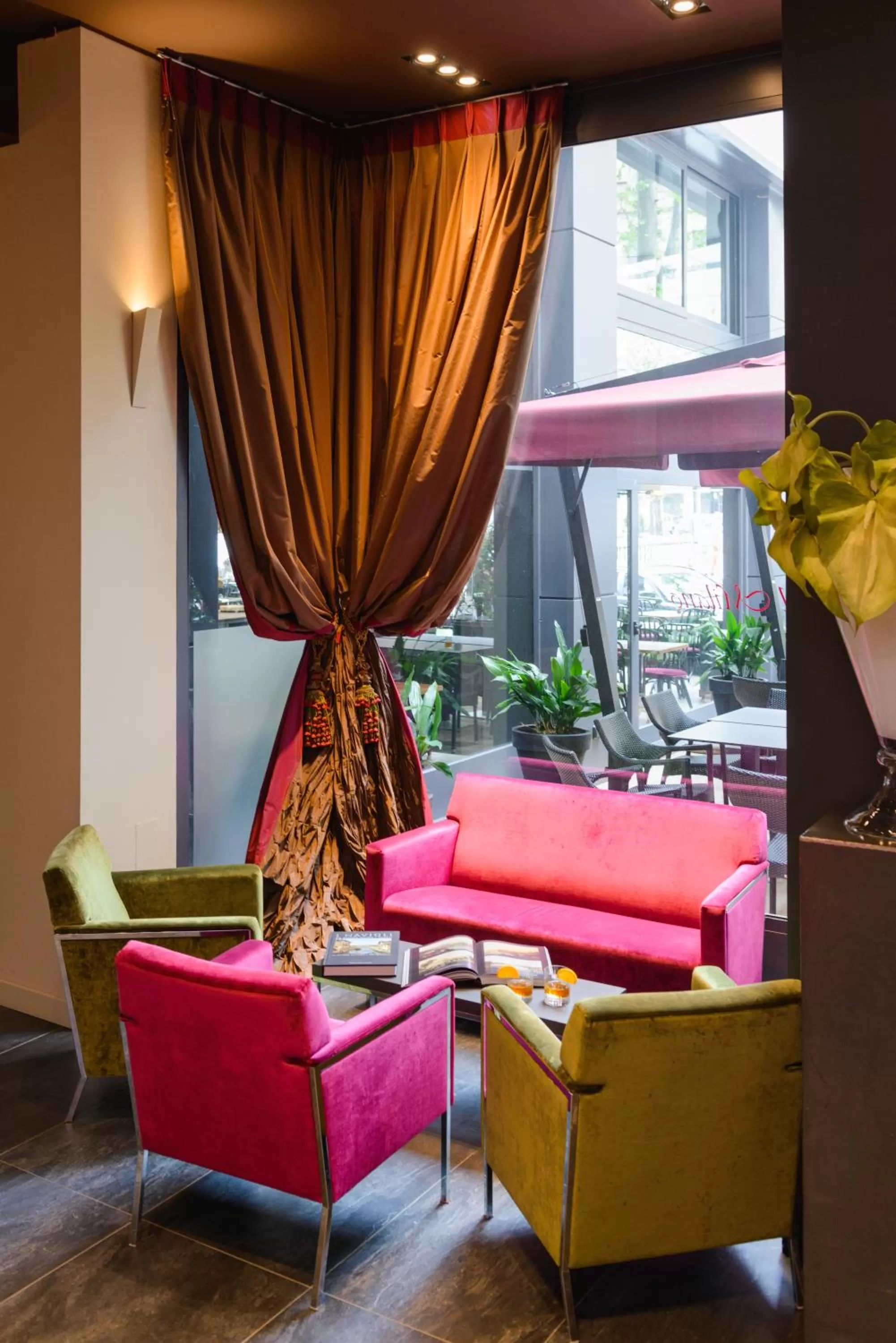 Communal lounge/ TV room in Windsor Hotel Milano