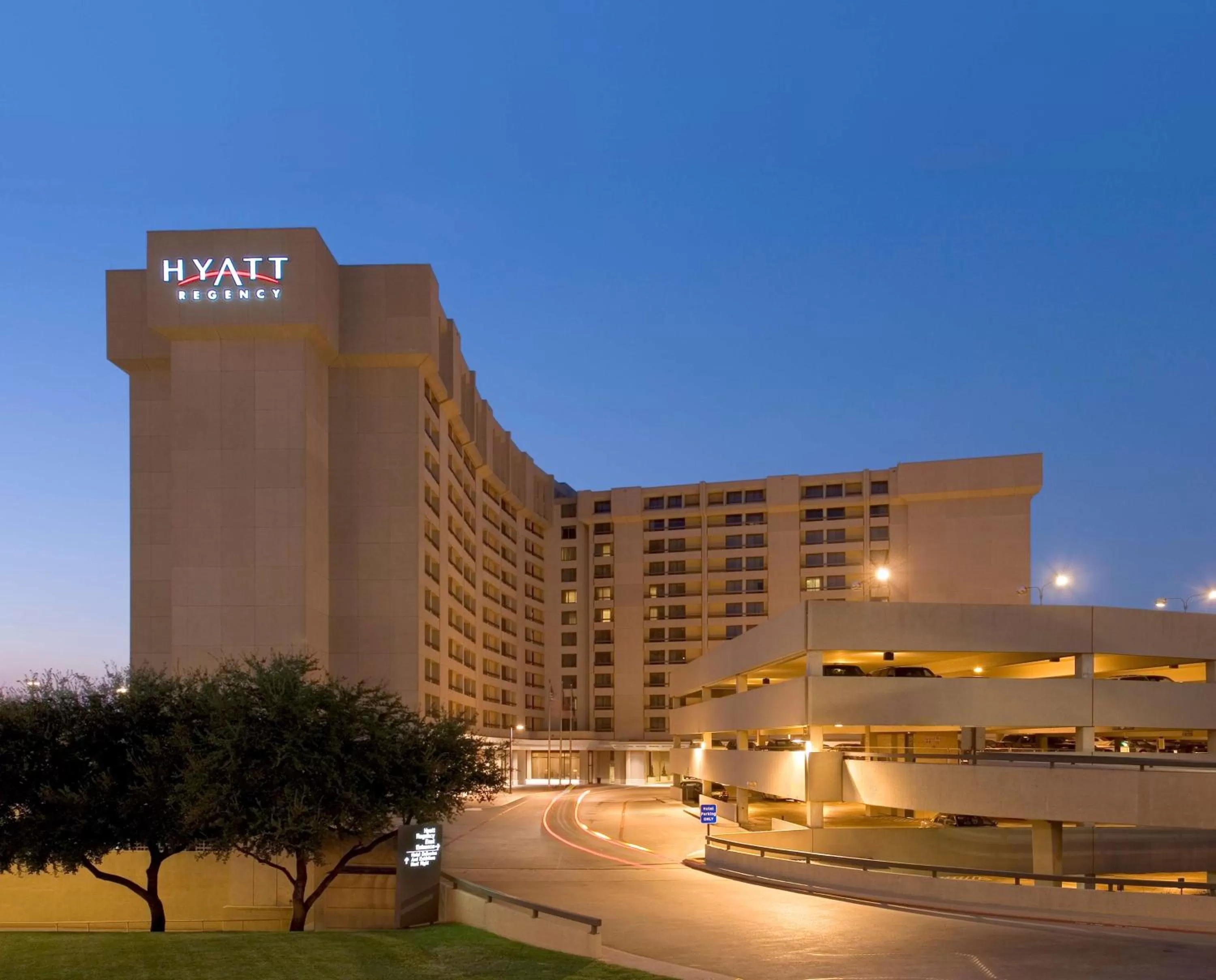 Property building in Hyatt Regency DFW International Airport