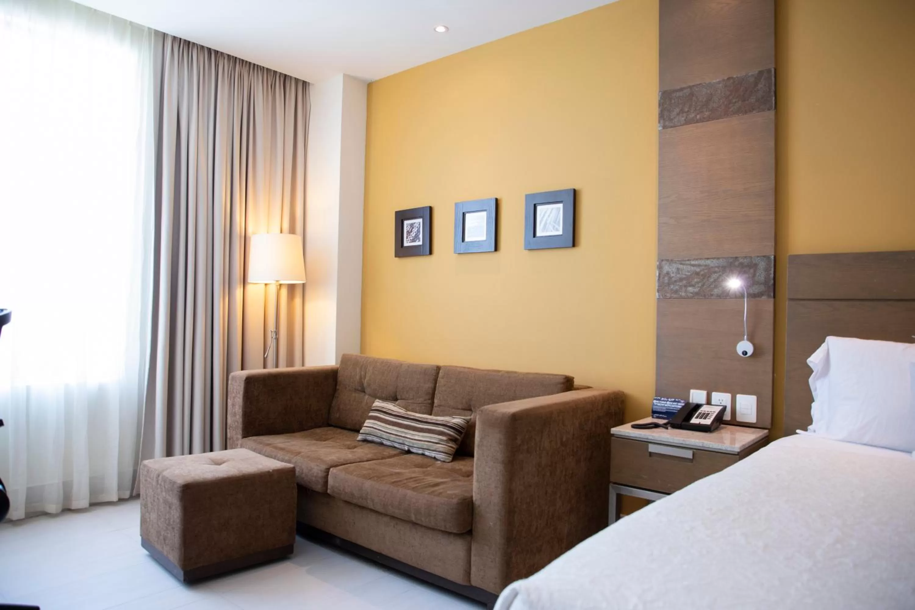 Decorative detail, Bed in Hampton Inn by Hilton Ciudad del Carmen