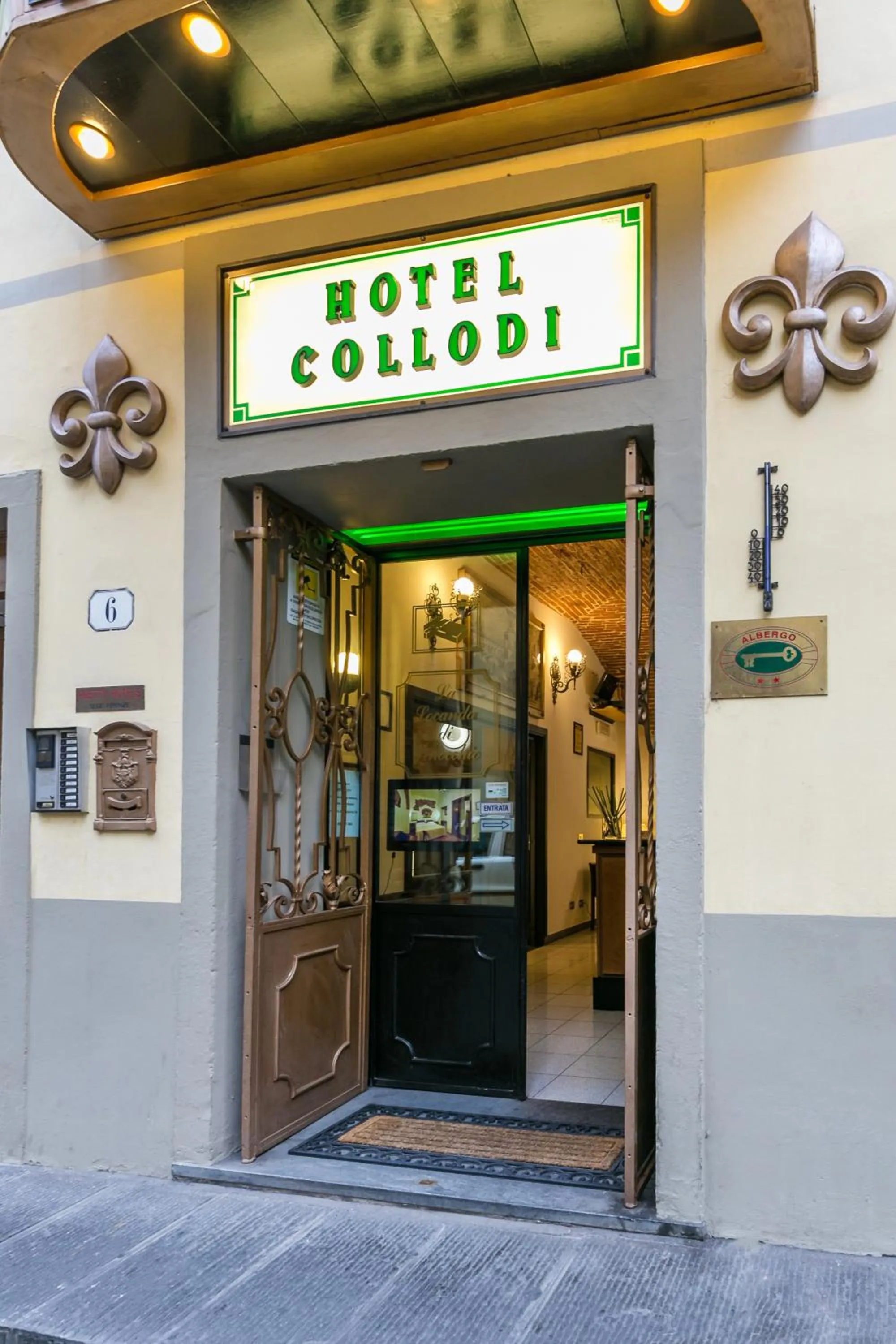 Facade/entrance in Hotel Collodi Firenze