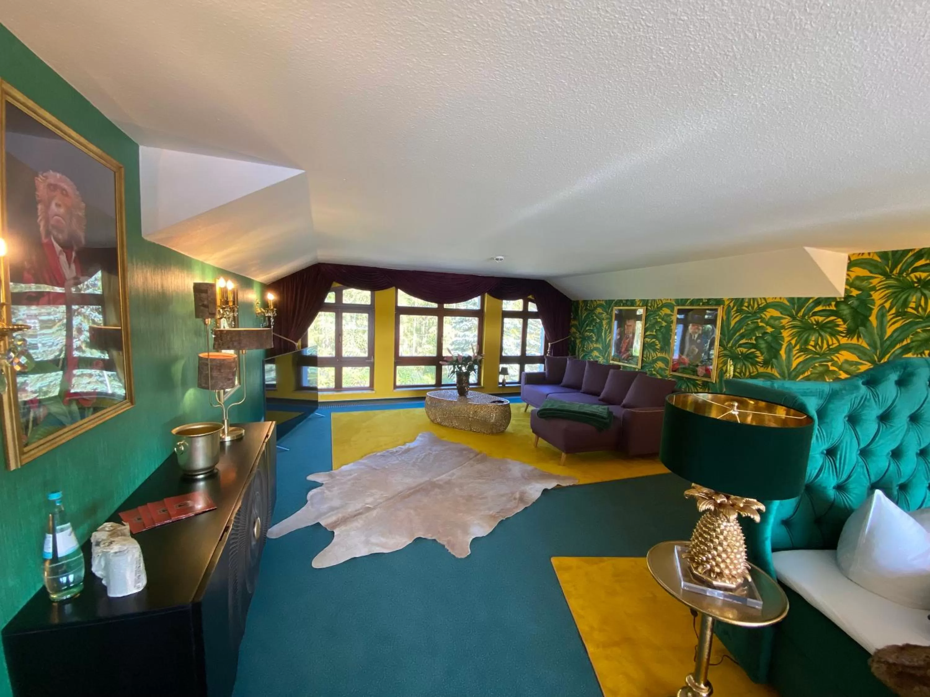 Photo of the whole room in Riverdam