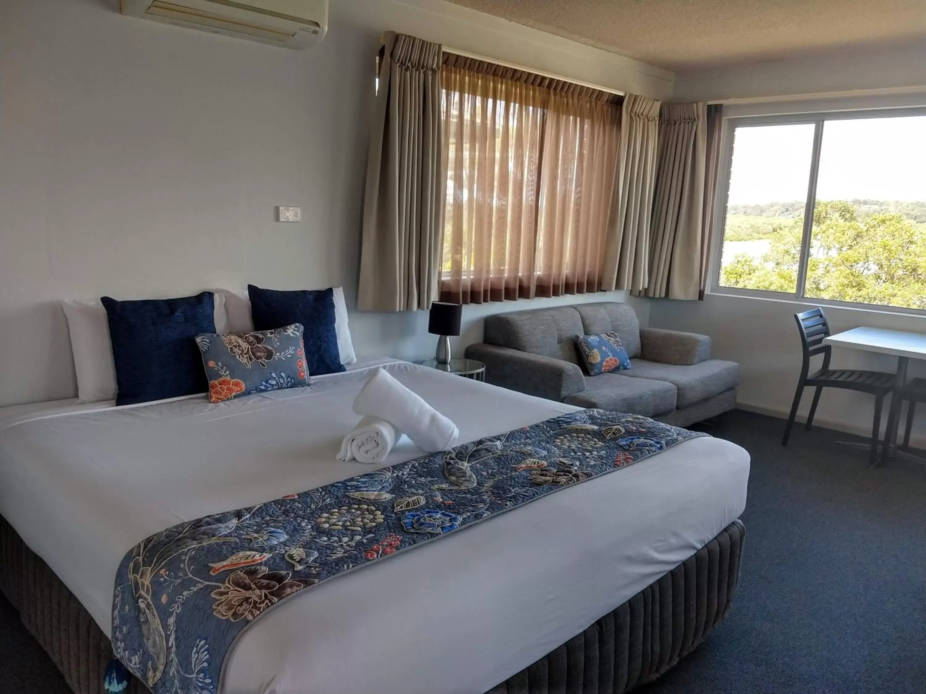 King Room with River View in Haven Waters Motel & Apartments King Room with River View in Haven Waters Motel & Apartments