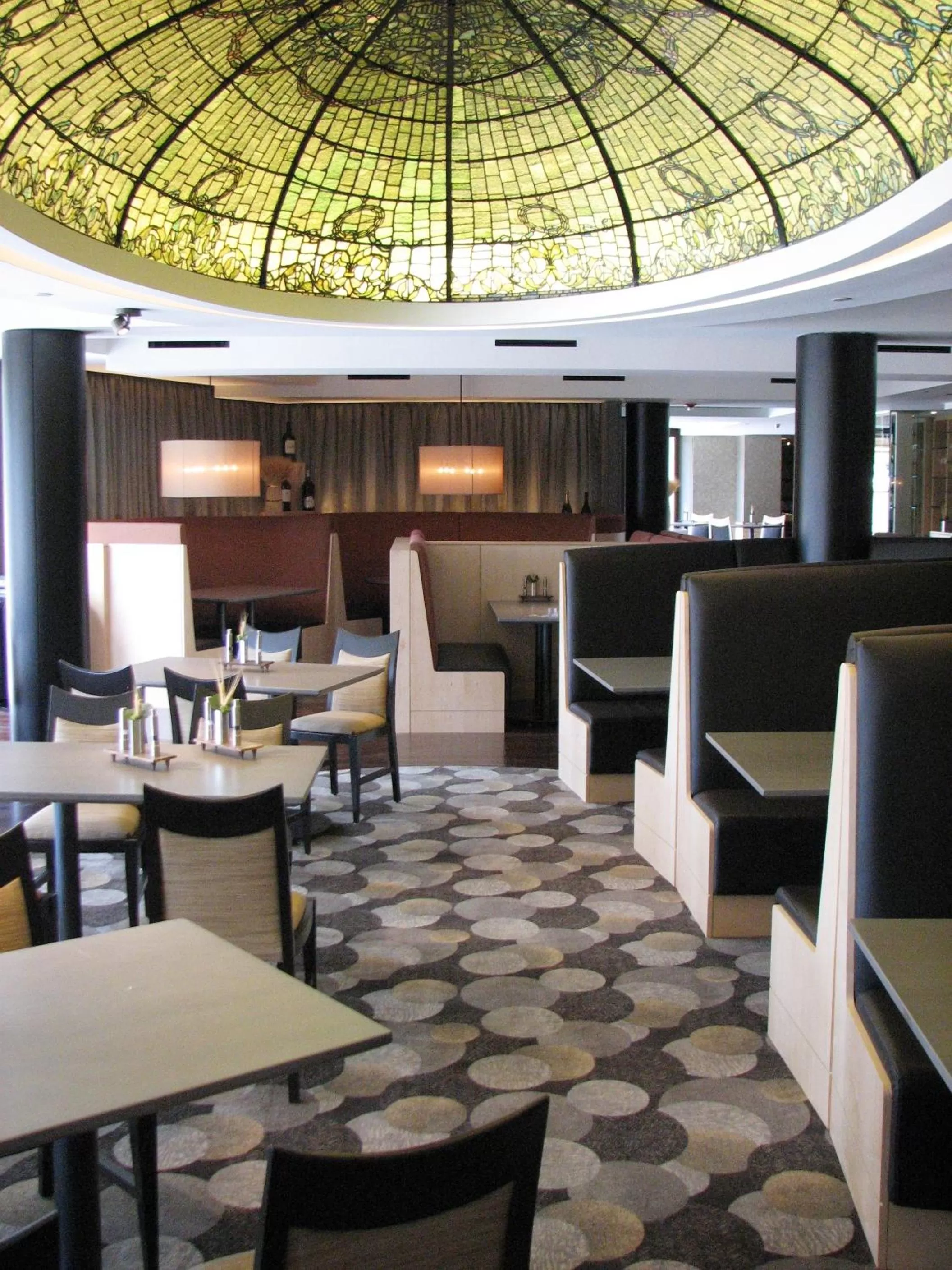 Restaurant/places to eat in Beechwood Hotel