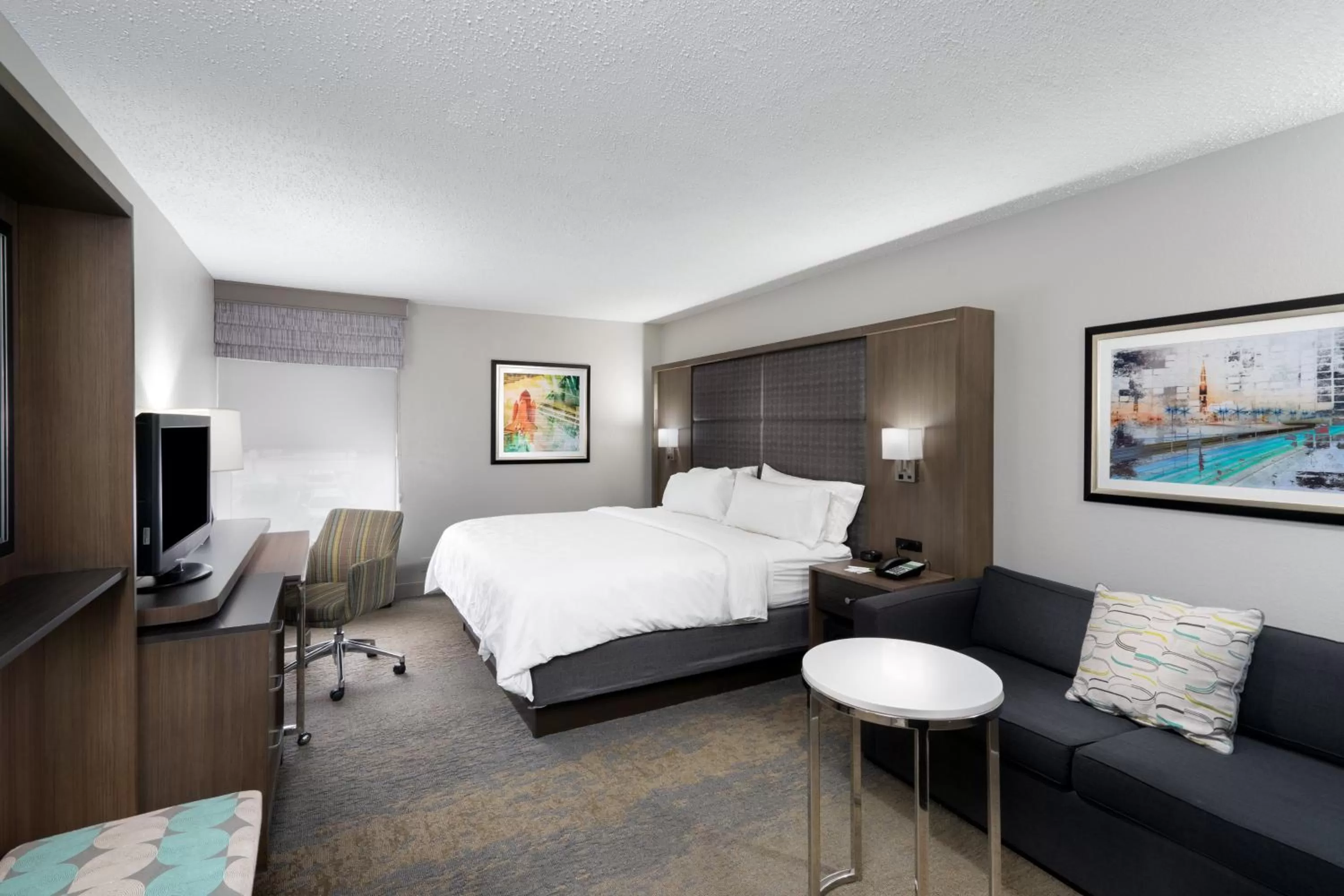 Photo of the whole room, Bed in Holiday Inn Huntsville - Research Park by IHG