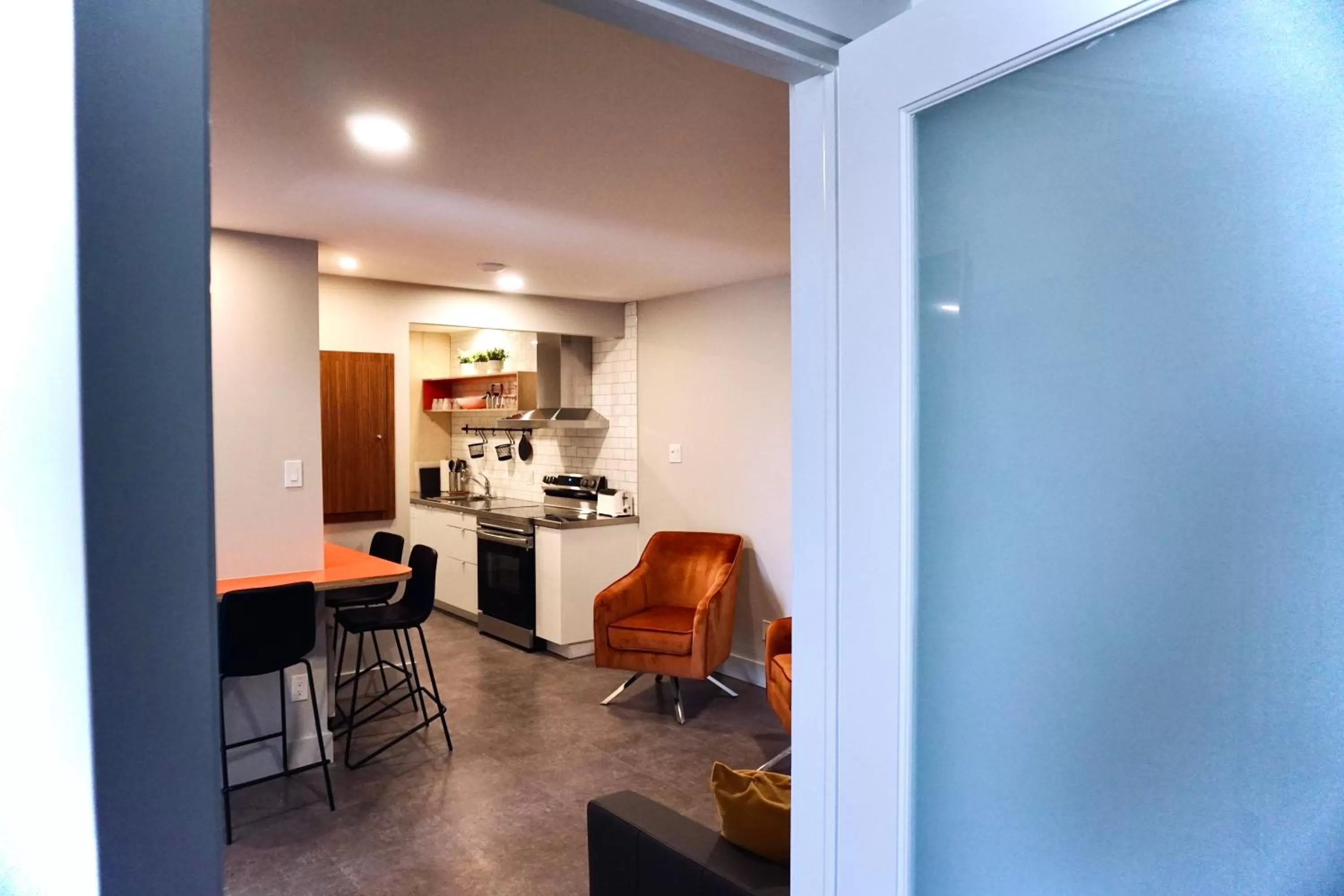 Kitchen or kitchenette in Morel Executive Suites