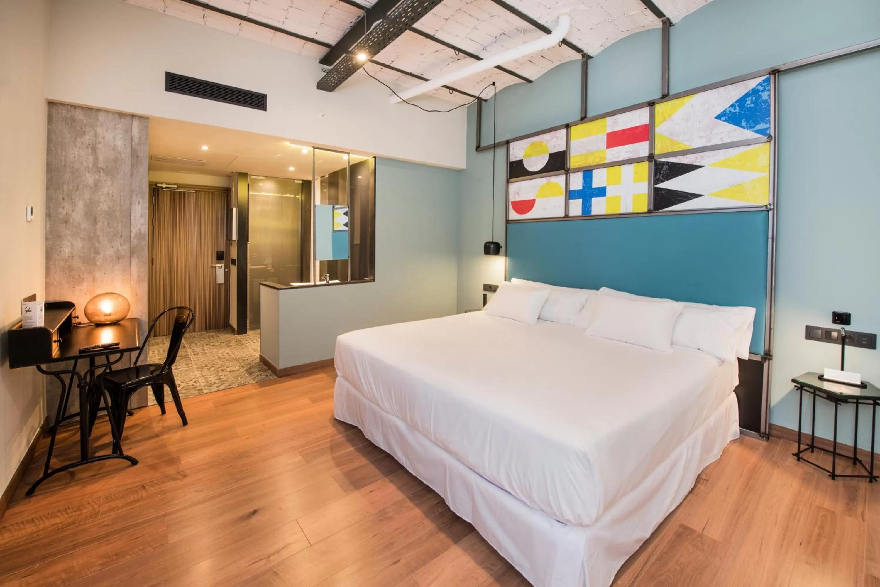 Photo of the whole room, Bed in Barceló Ourense