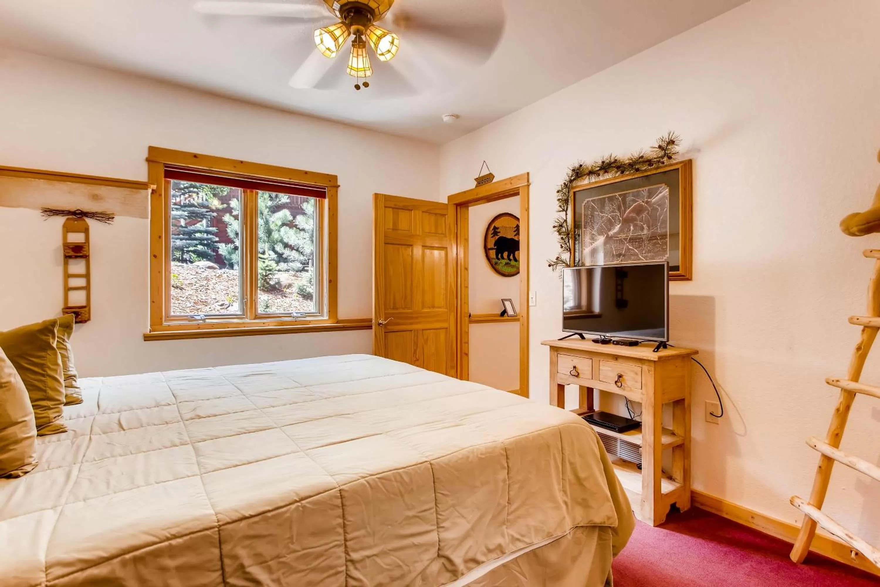 Bed in Estes Park Condos