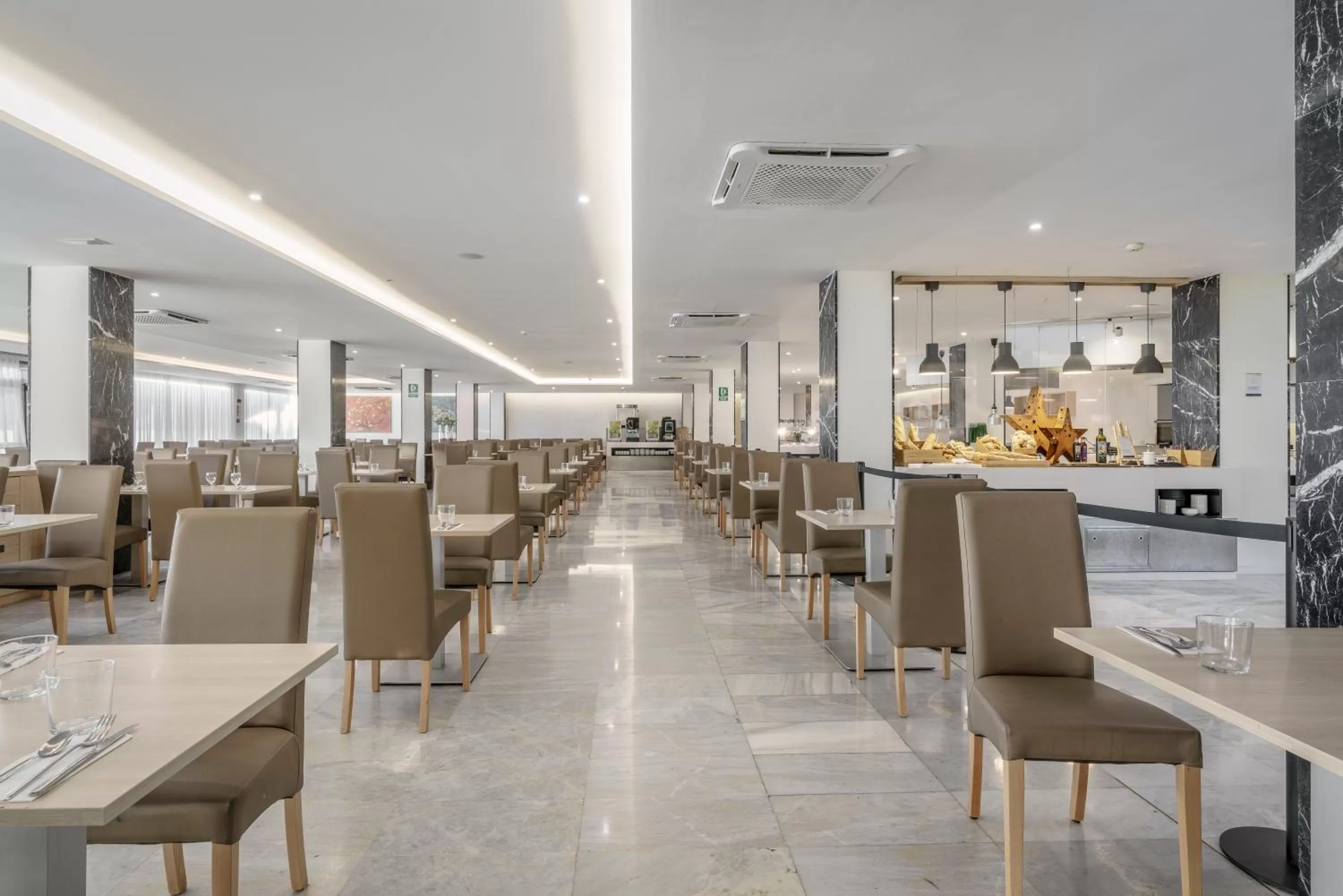 Restaurant/places to eat in Alua Leo