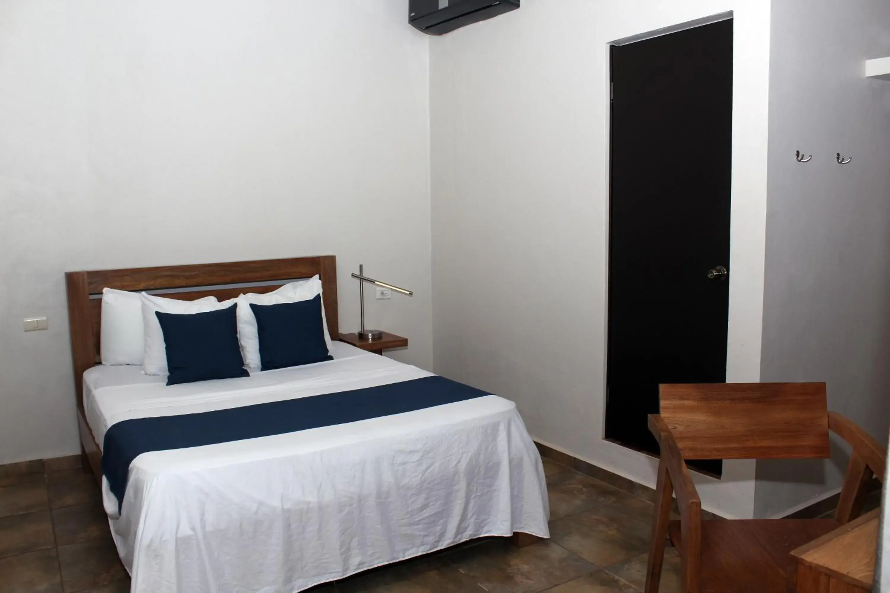 Standard Single Room with Shower - single occupancy in 15 AVENIDA Standard Single Room with Shower - single occupancy in 15 AVENIDA