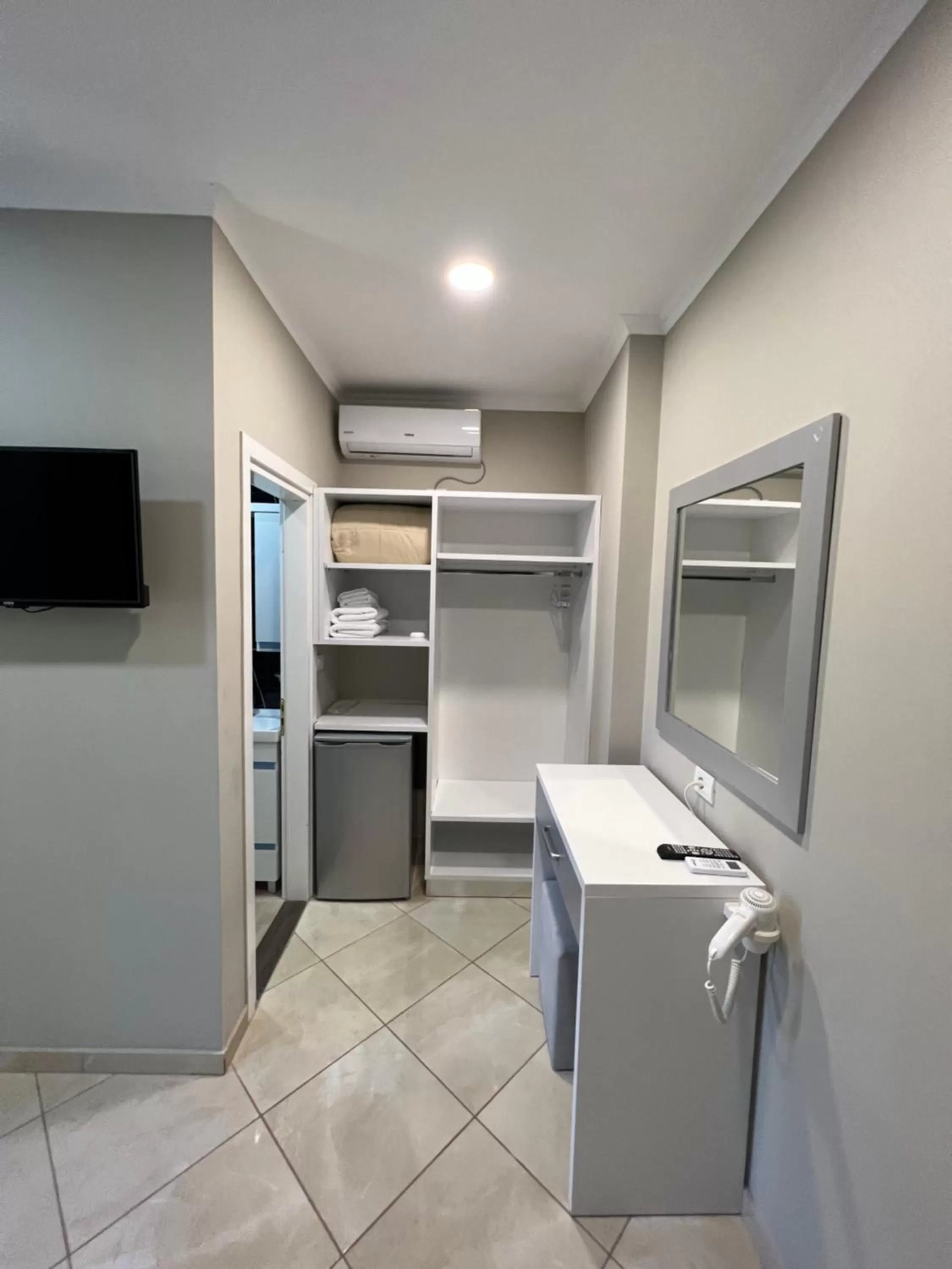 Communal lounge/ TV room, TV/Entertainment Center in Aphrodite Garden Rooms & Apartment