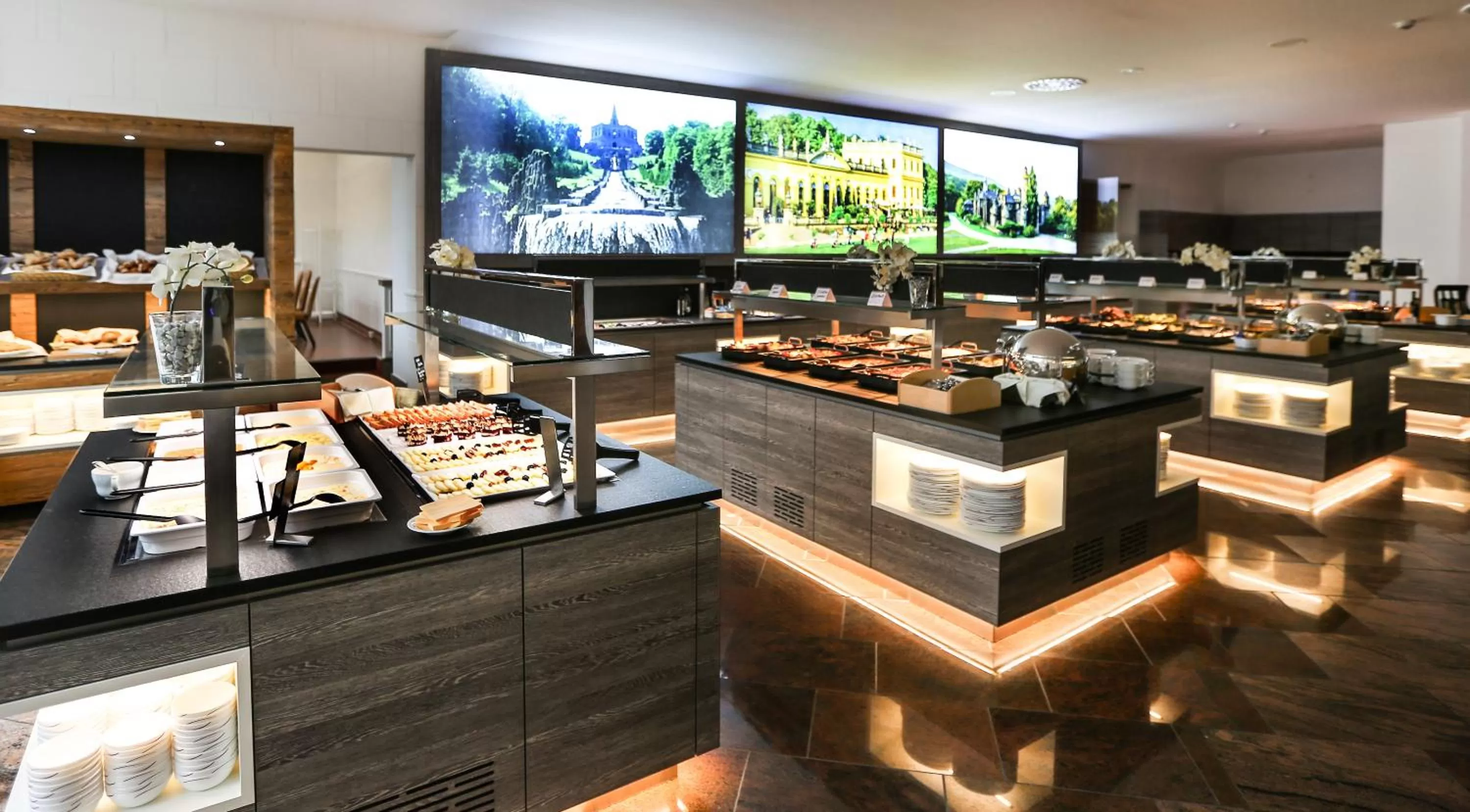 Restaurant/places to eat in Hotel La Strada