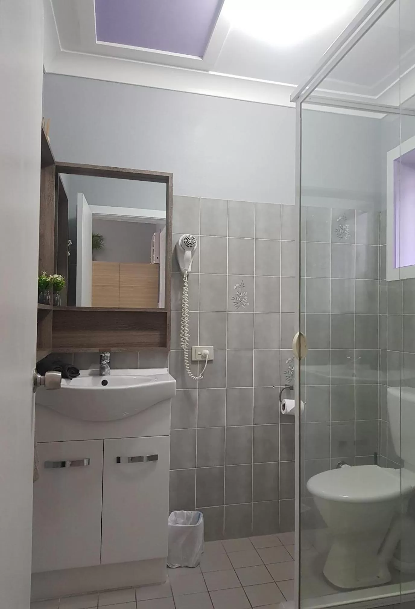 Bathroom in Limassol Motel