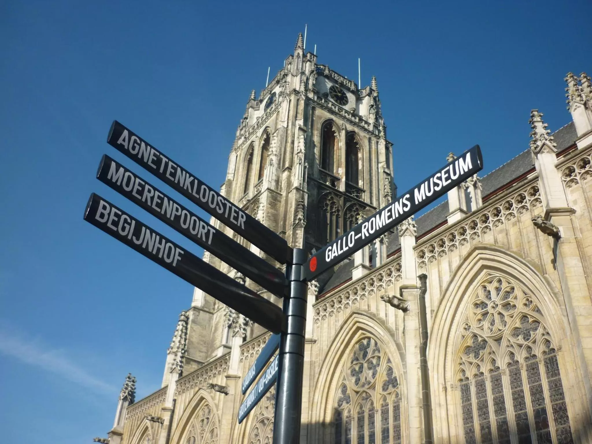 Nearby landmark in Eburon Hotel