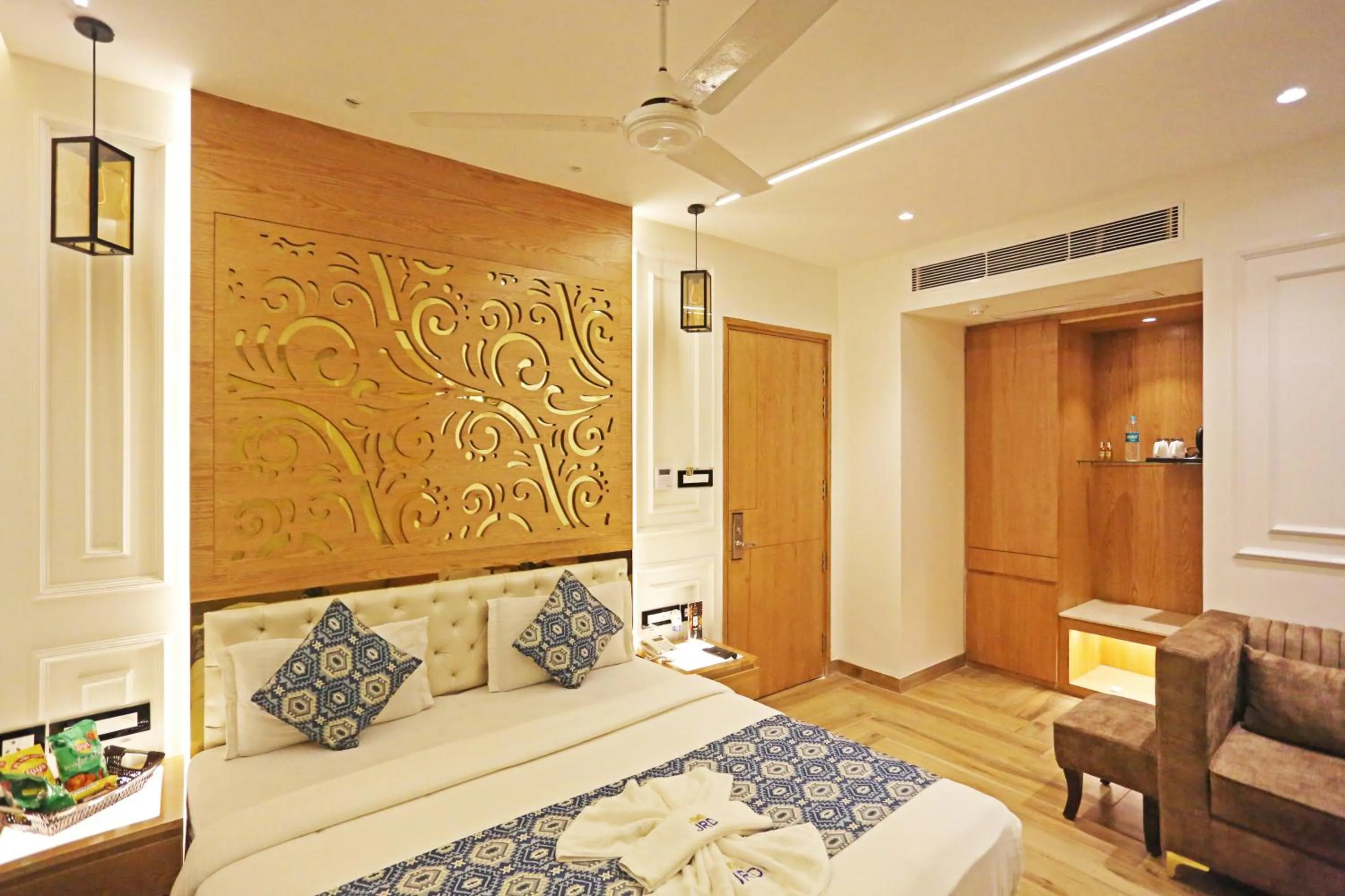 Bed in JRD Luxury-Business Hotel